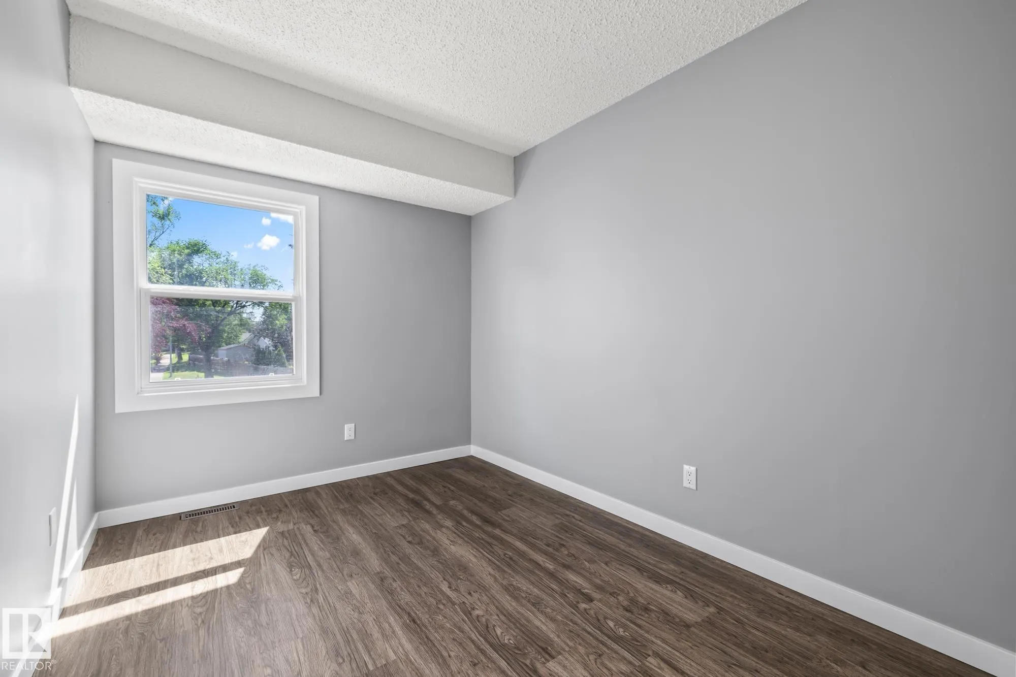 2B CLAREVIEW Village