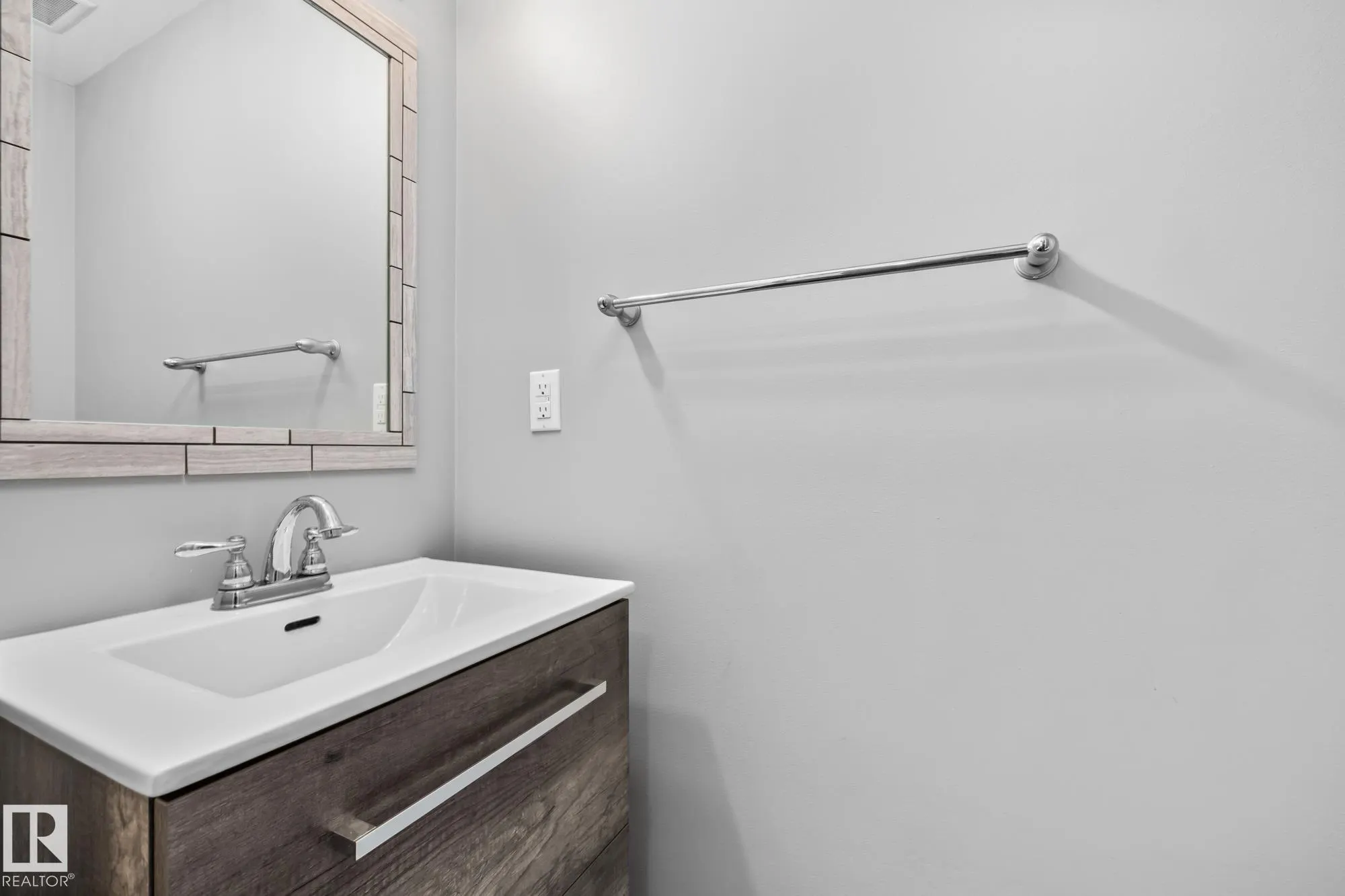 2B CLAREVIEW Village