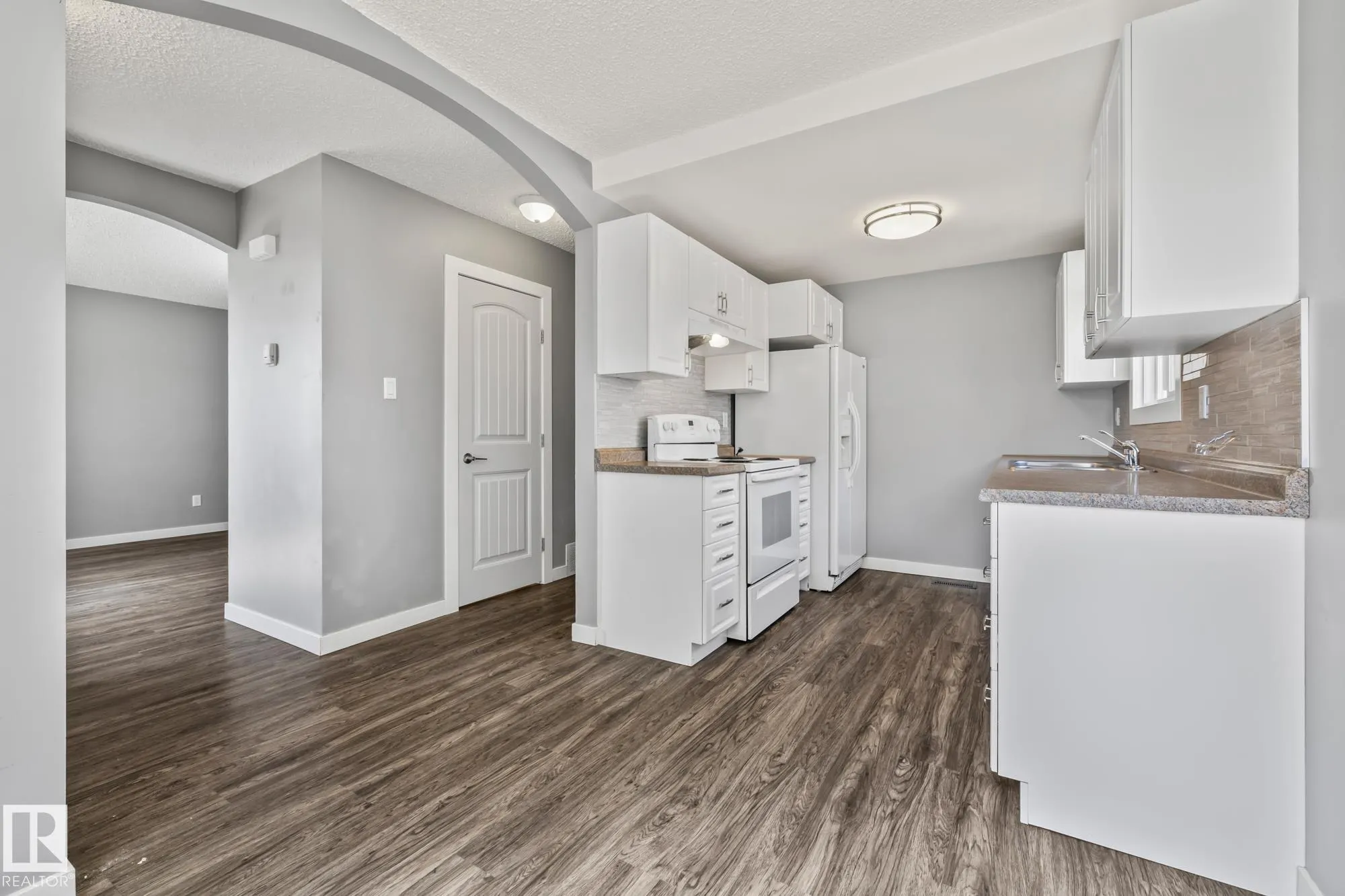 2B CLAREVIEW Village