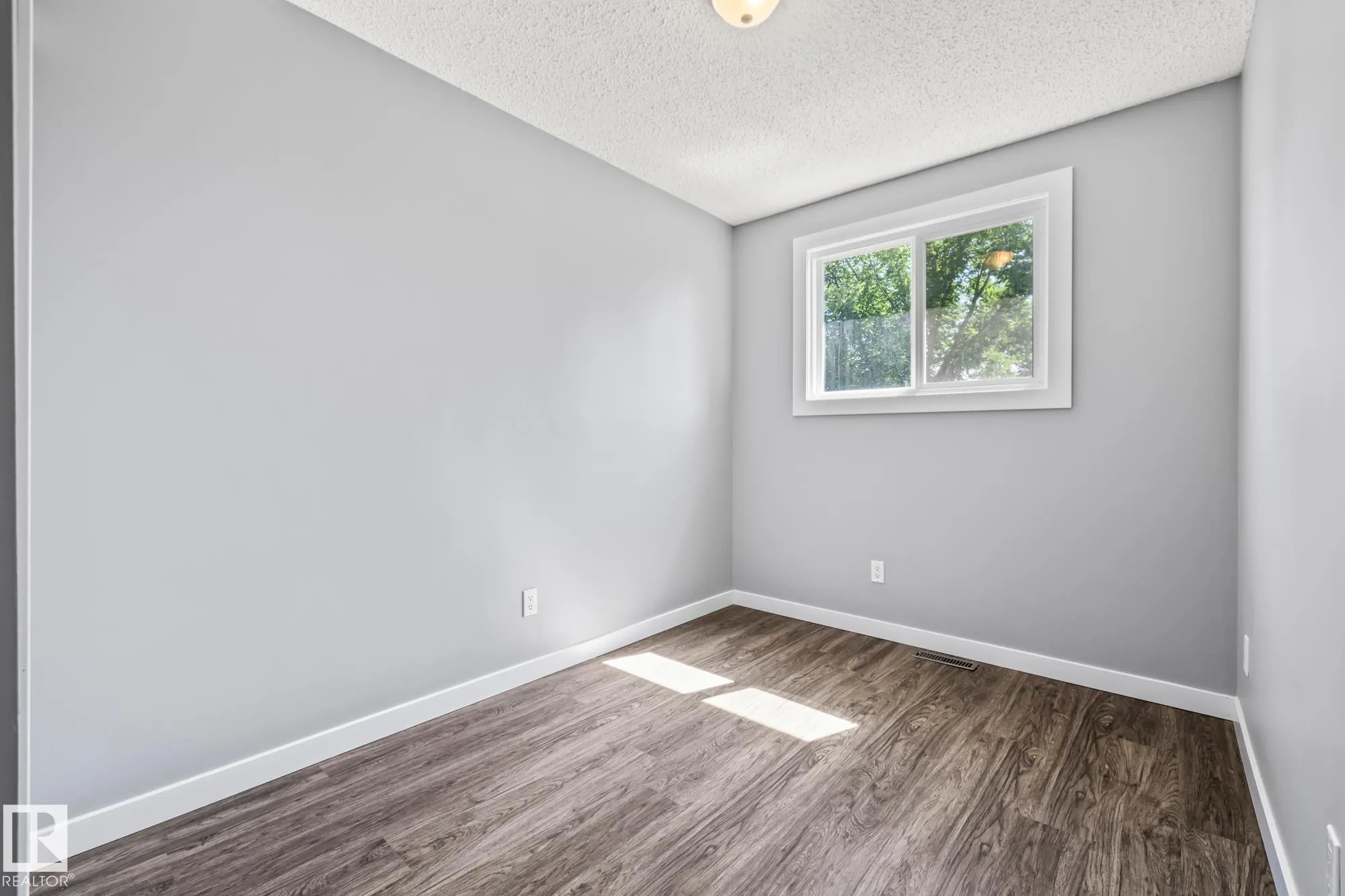 2B CLAREVIEW Village