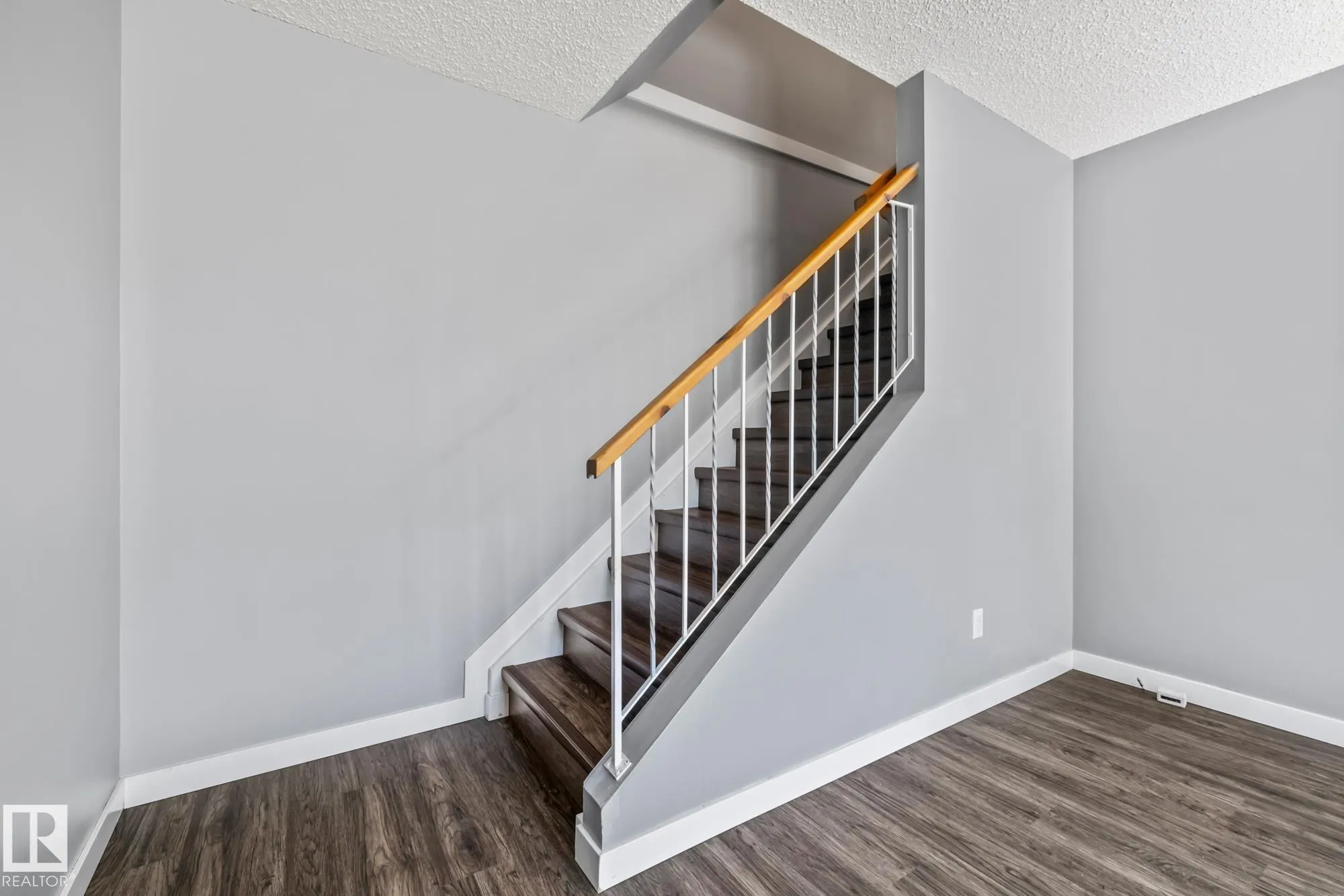 2B CLAREVIEW Village