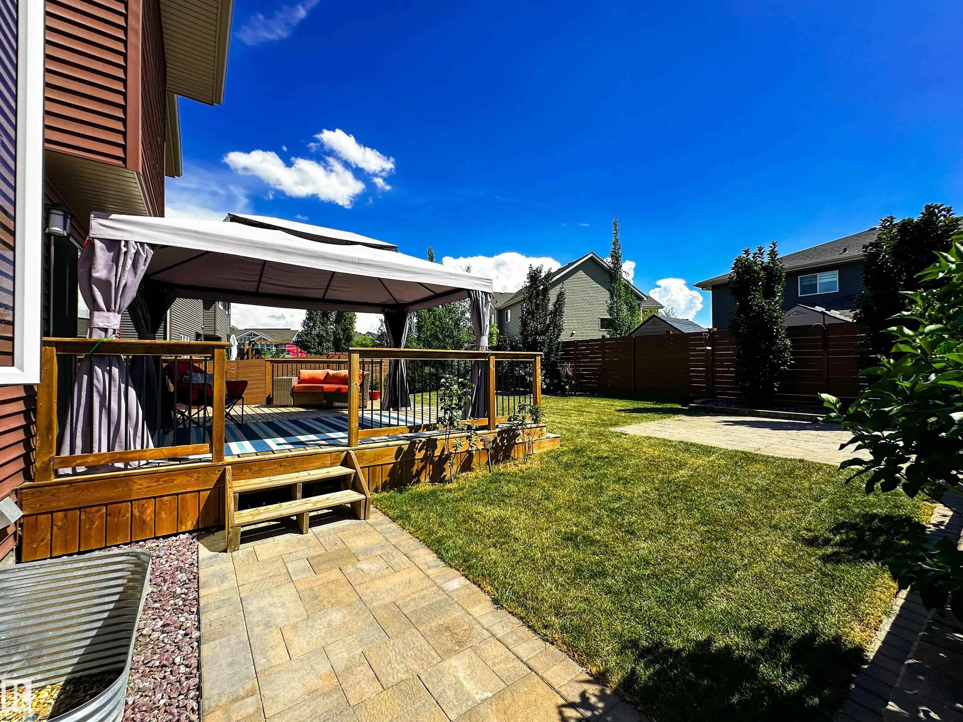 25 JAMES Crescent