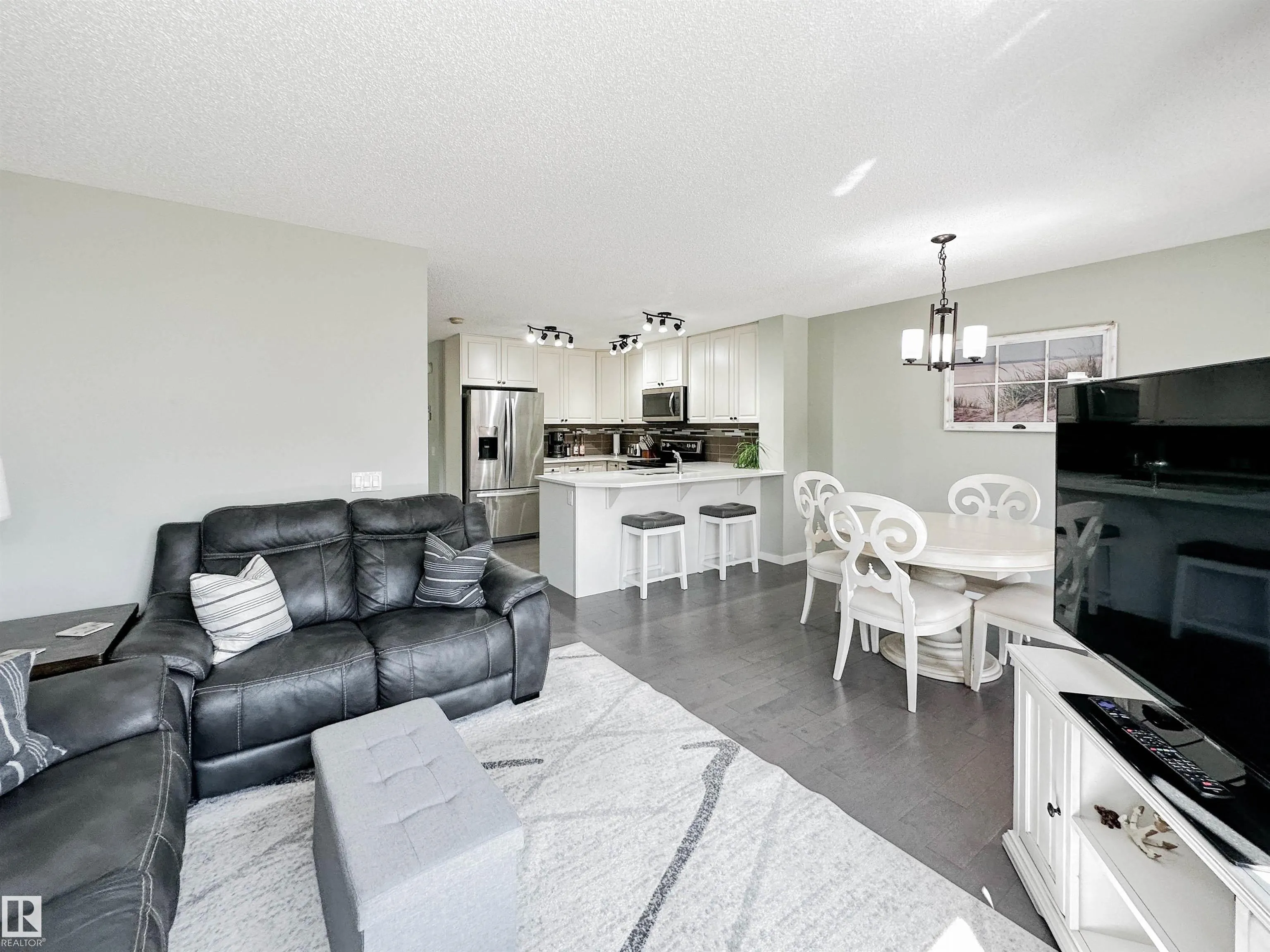 25 JAMES Crescent