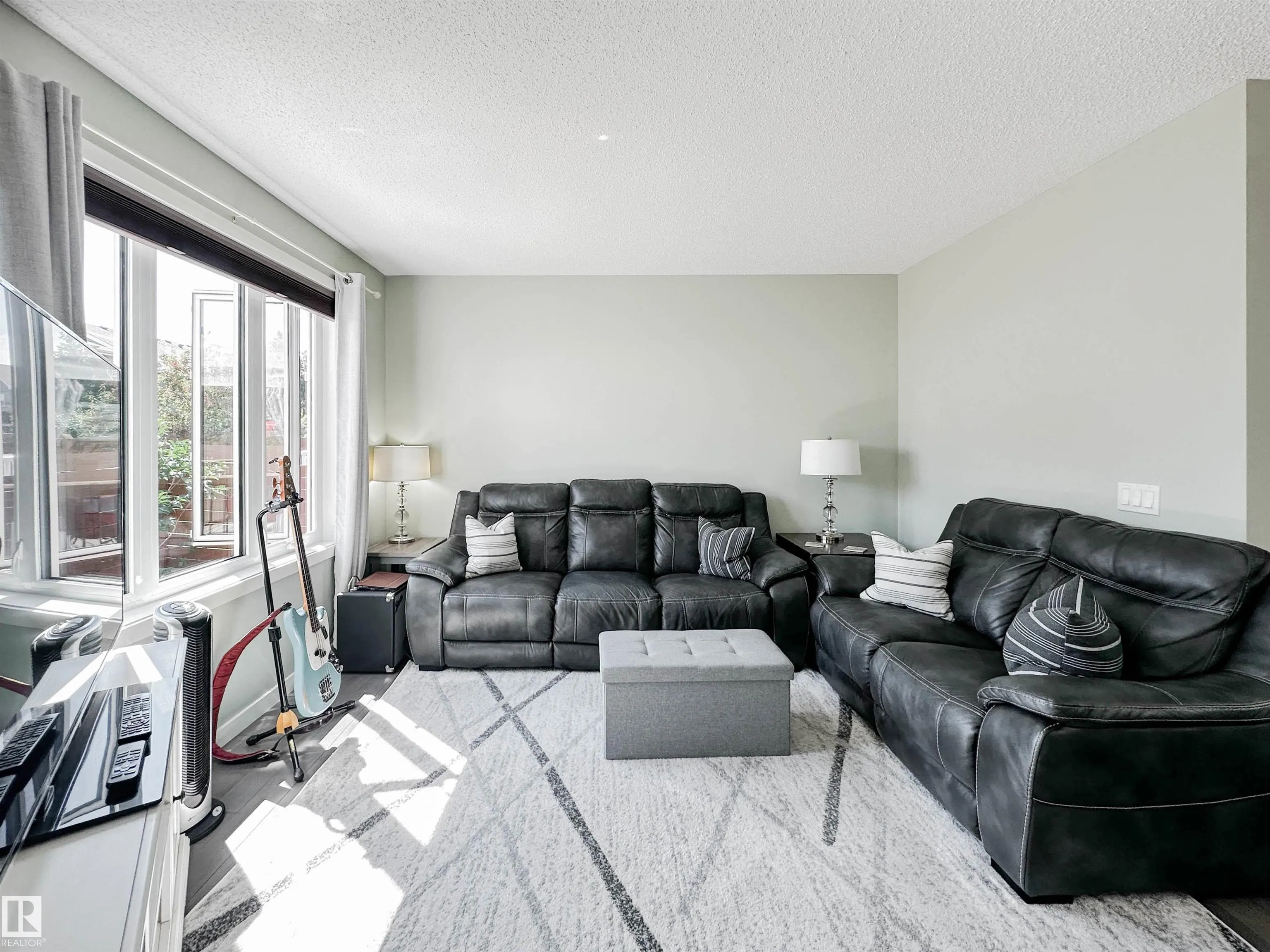 25 JAMES Crescent