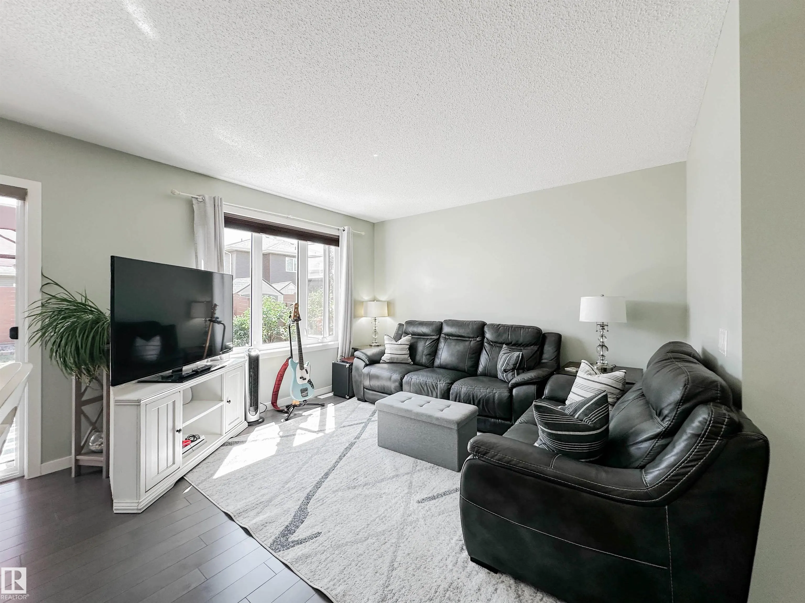 25 JAMES Crescent