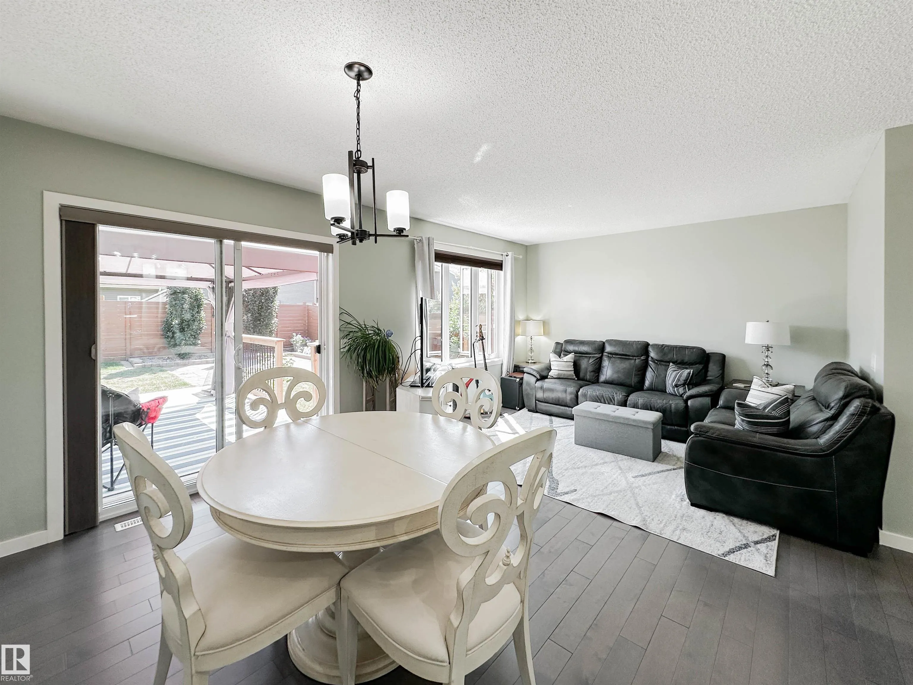 25 JAMES Crescent