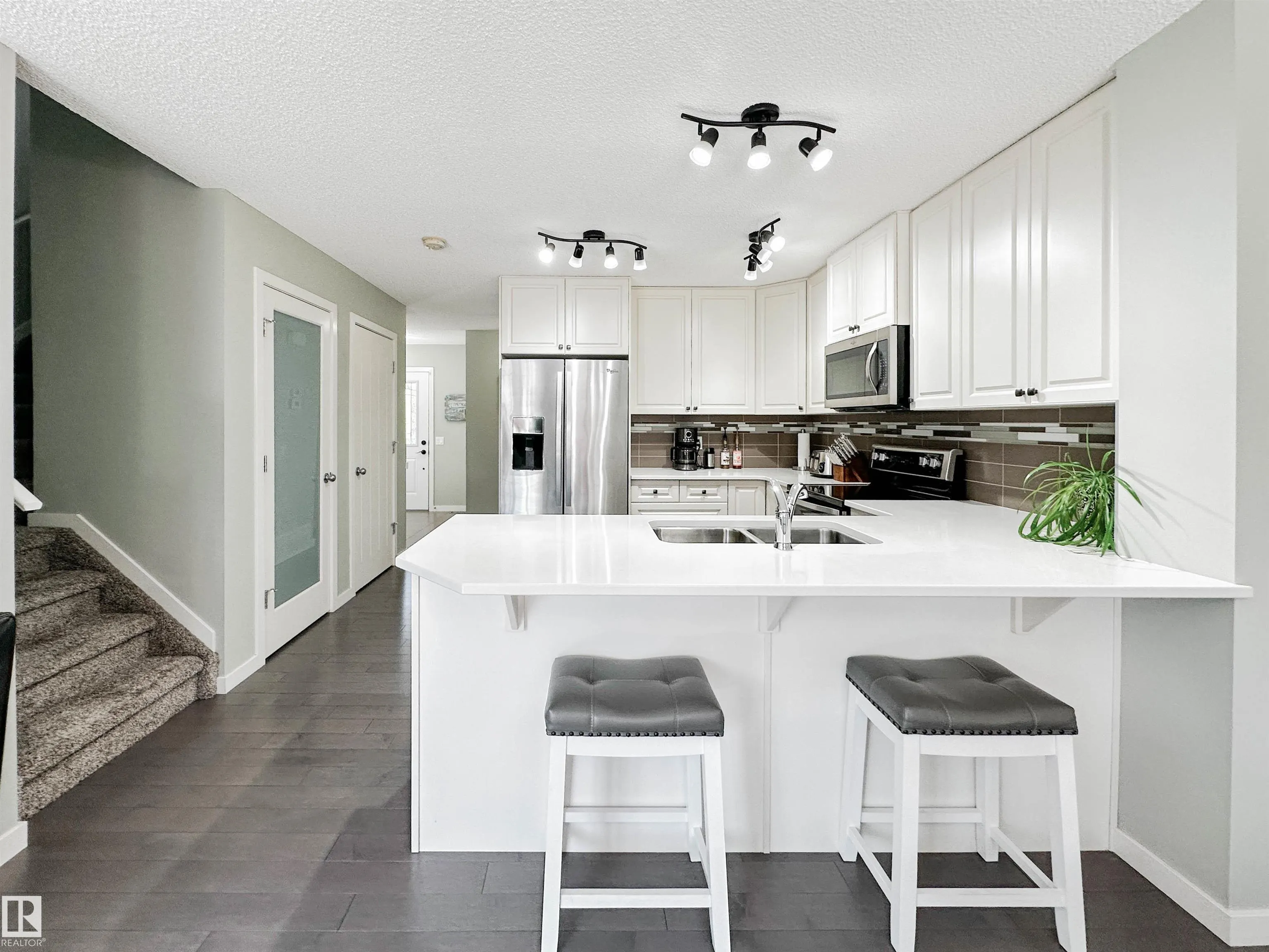 25 JAMES Crescent