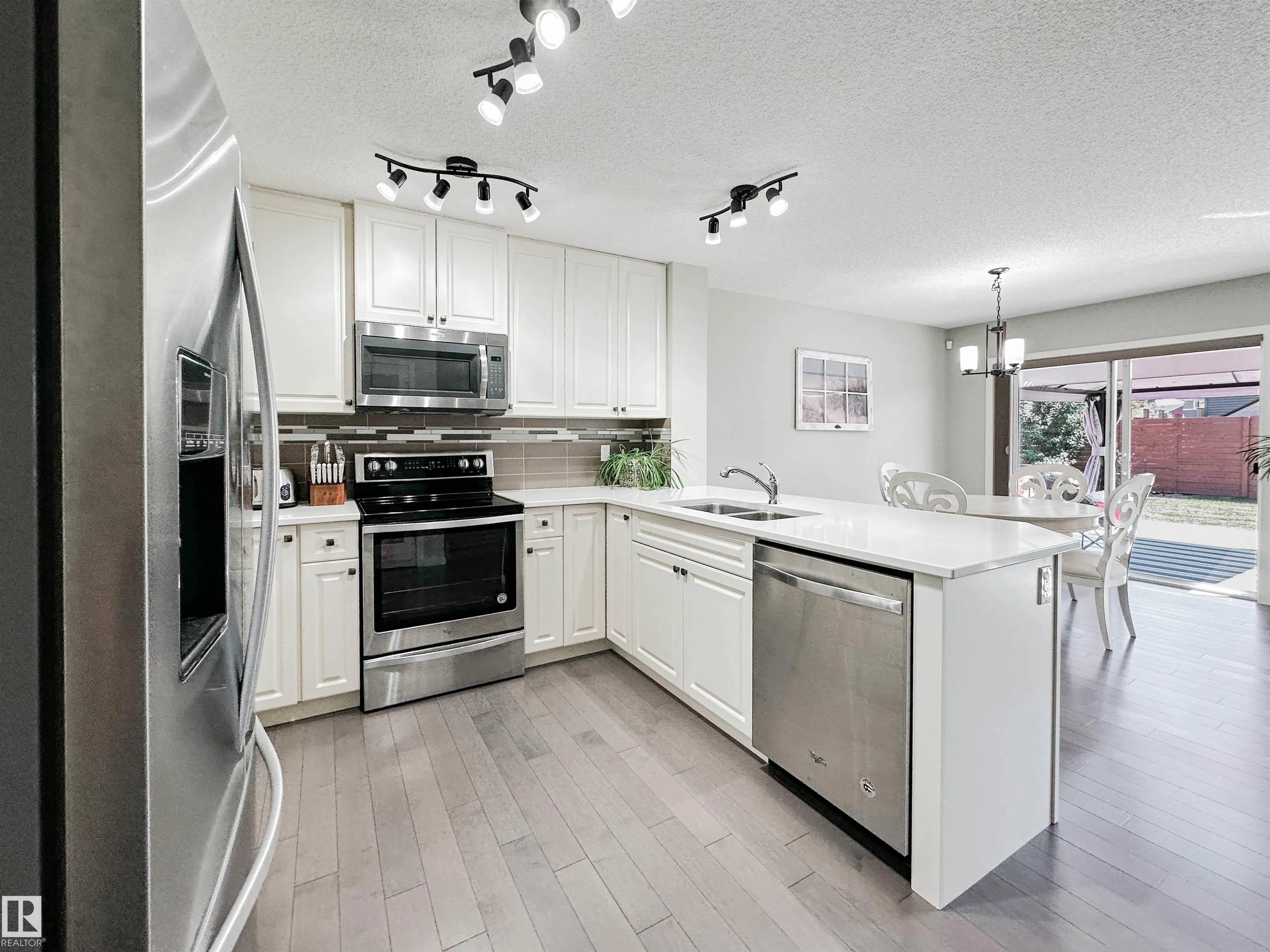 25 JAMES Crescent