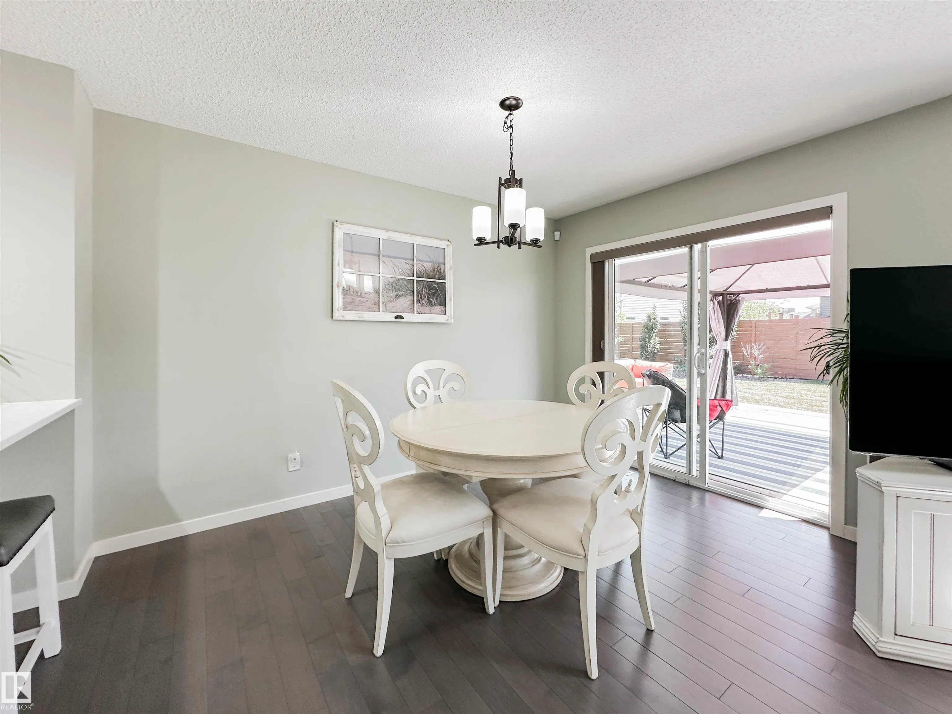 25 JAMES Crescent