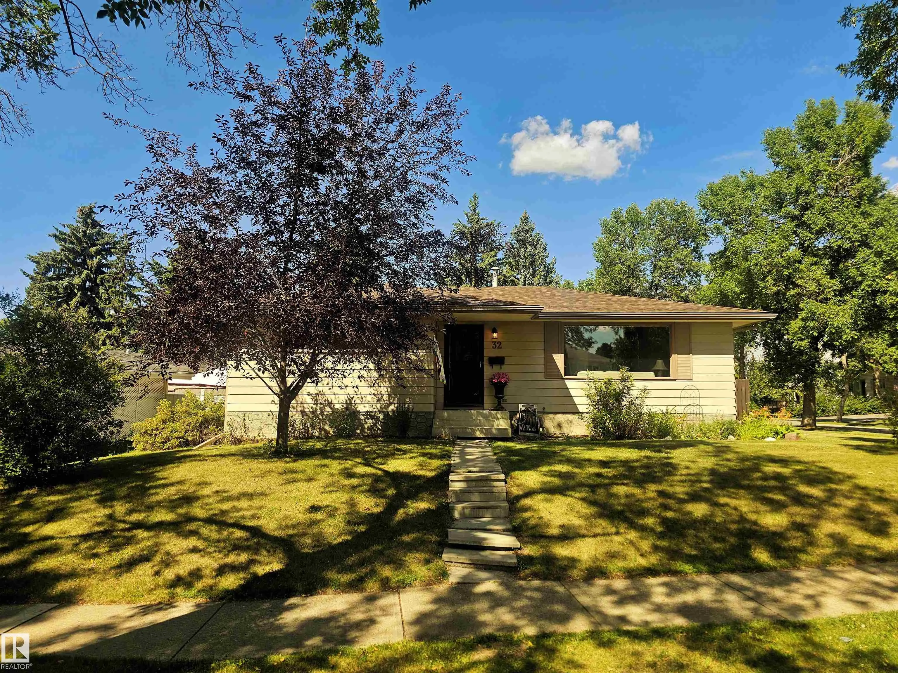 32 GATEWOOD Avenue