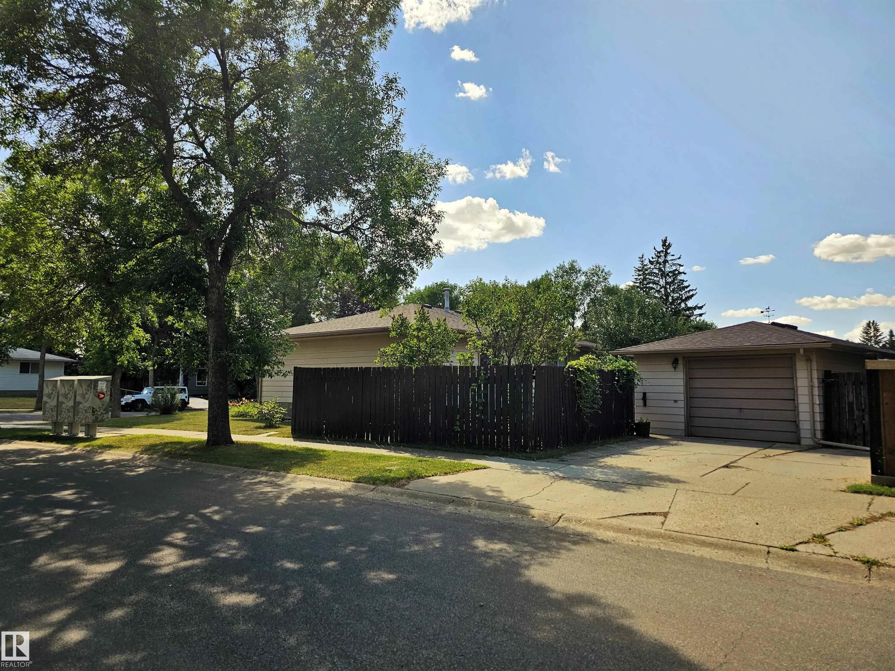 32 GATEWOOD Avenue