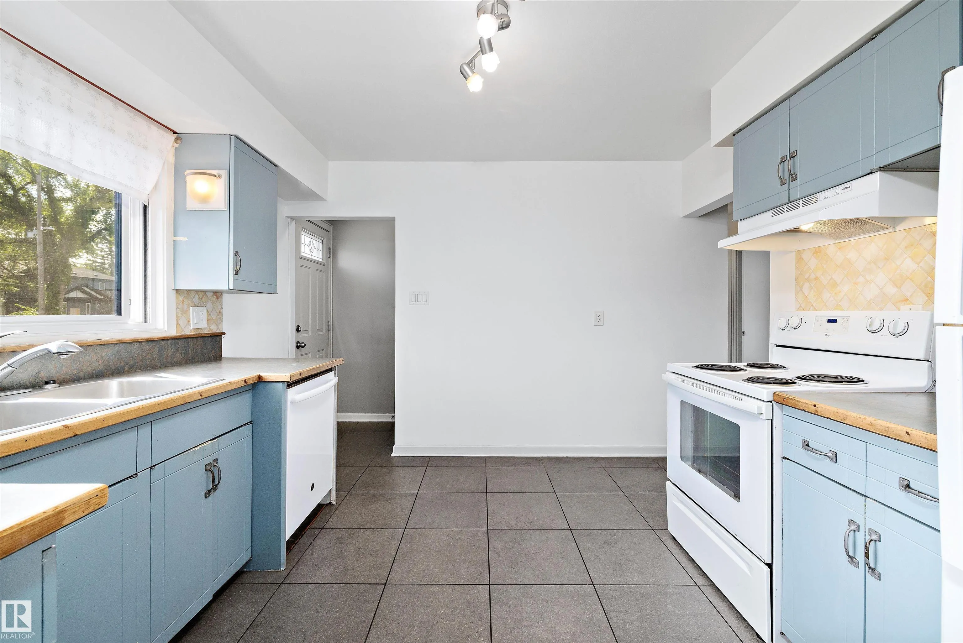 10607 149 Street