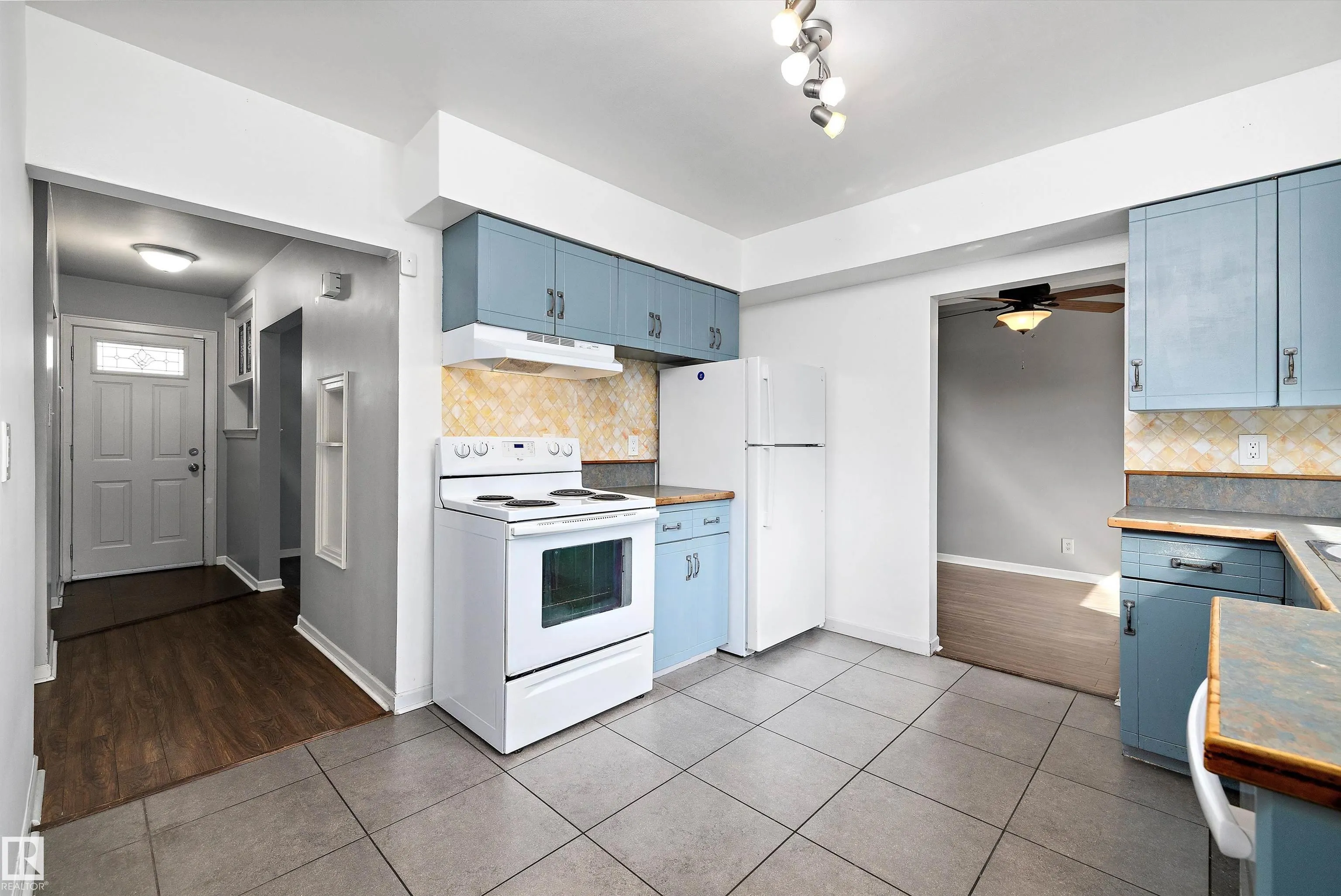 10607 149 Street