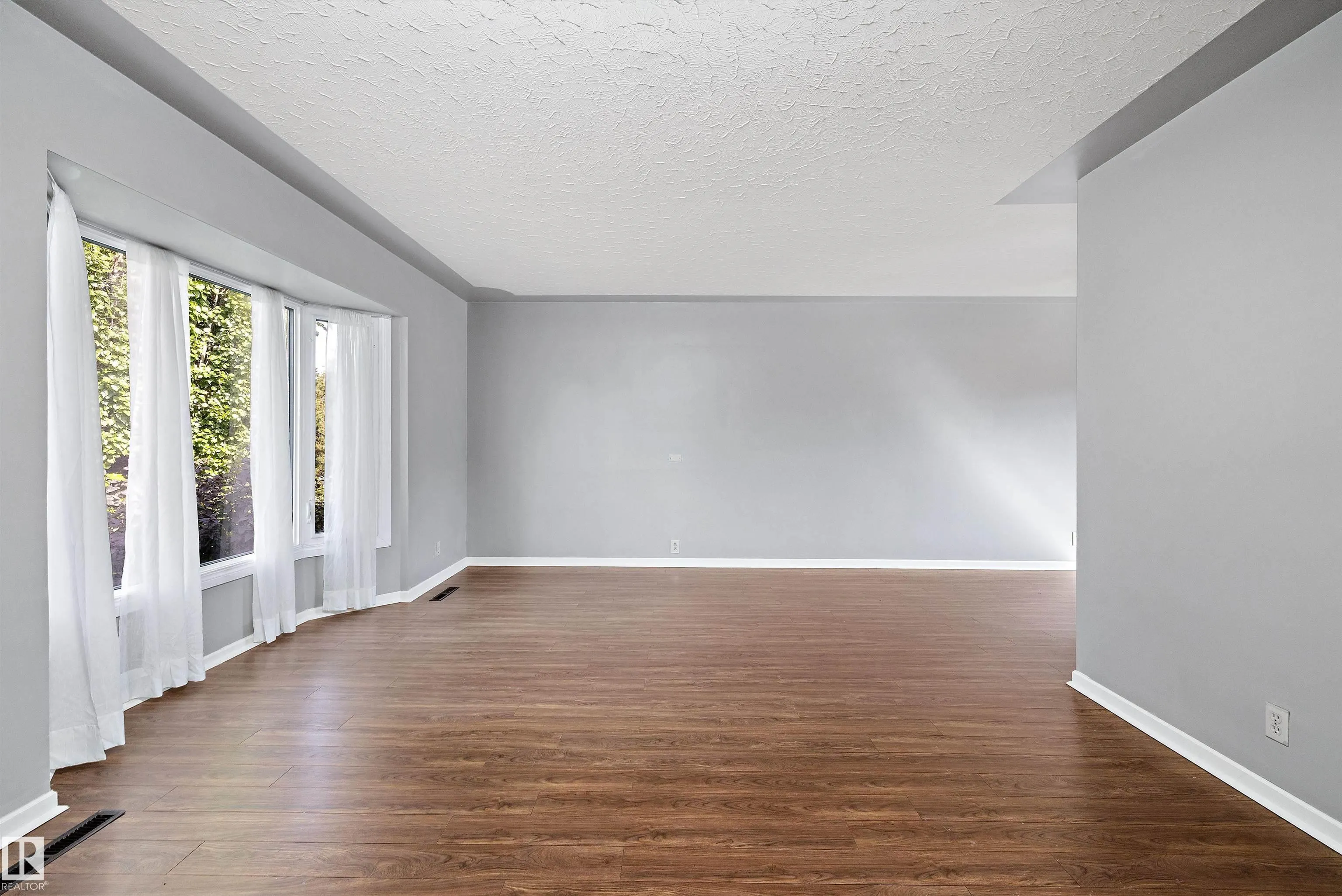 10607 149 Street