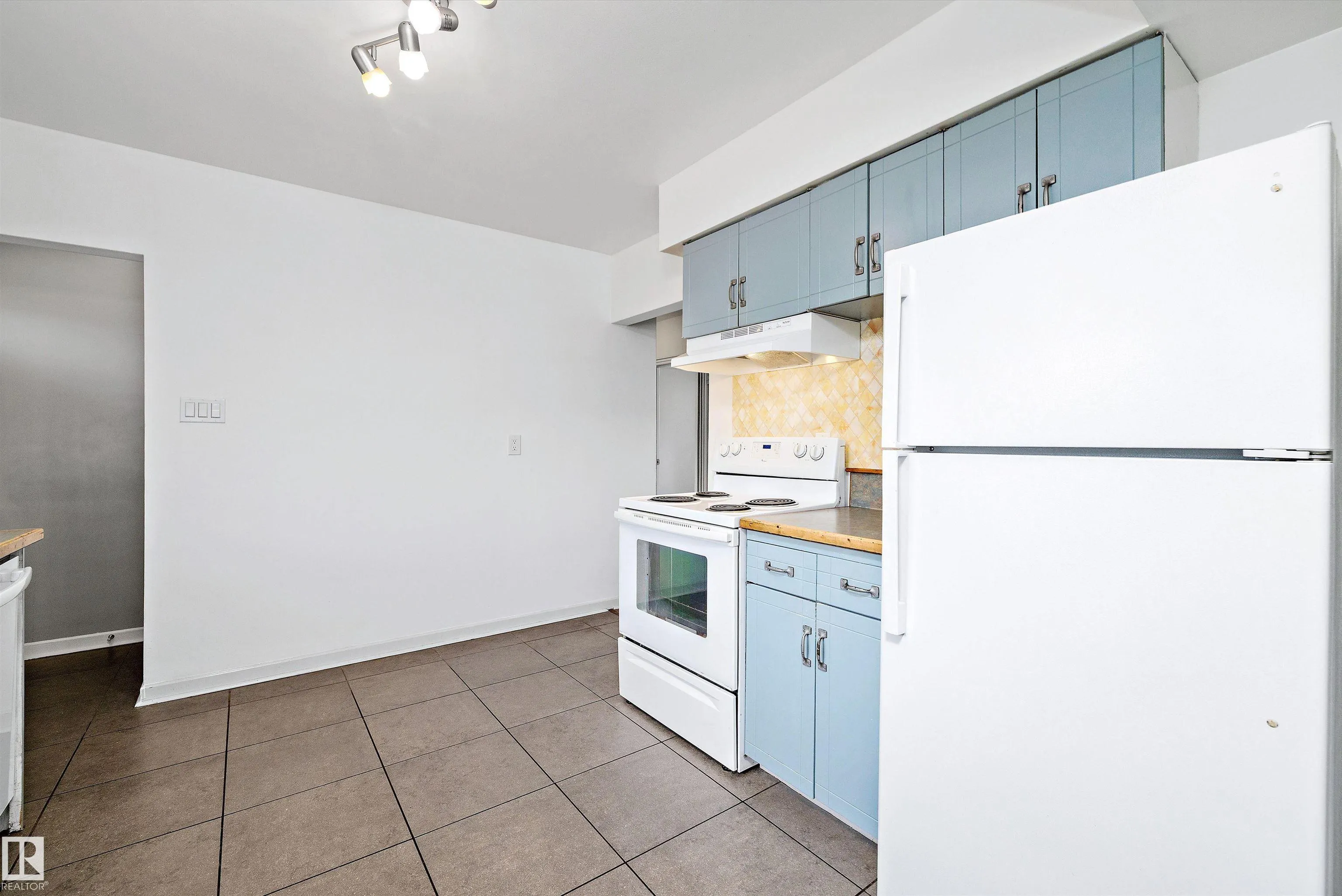 10607 149 Street