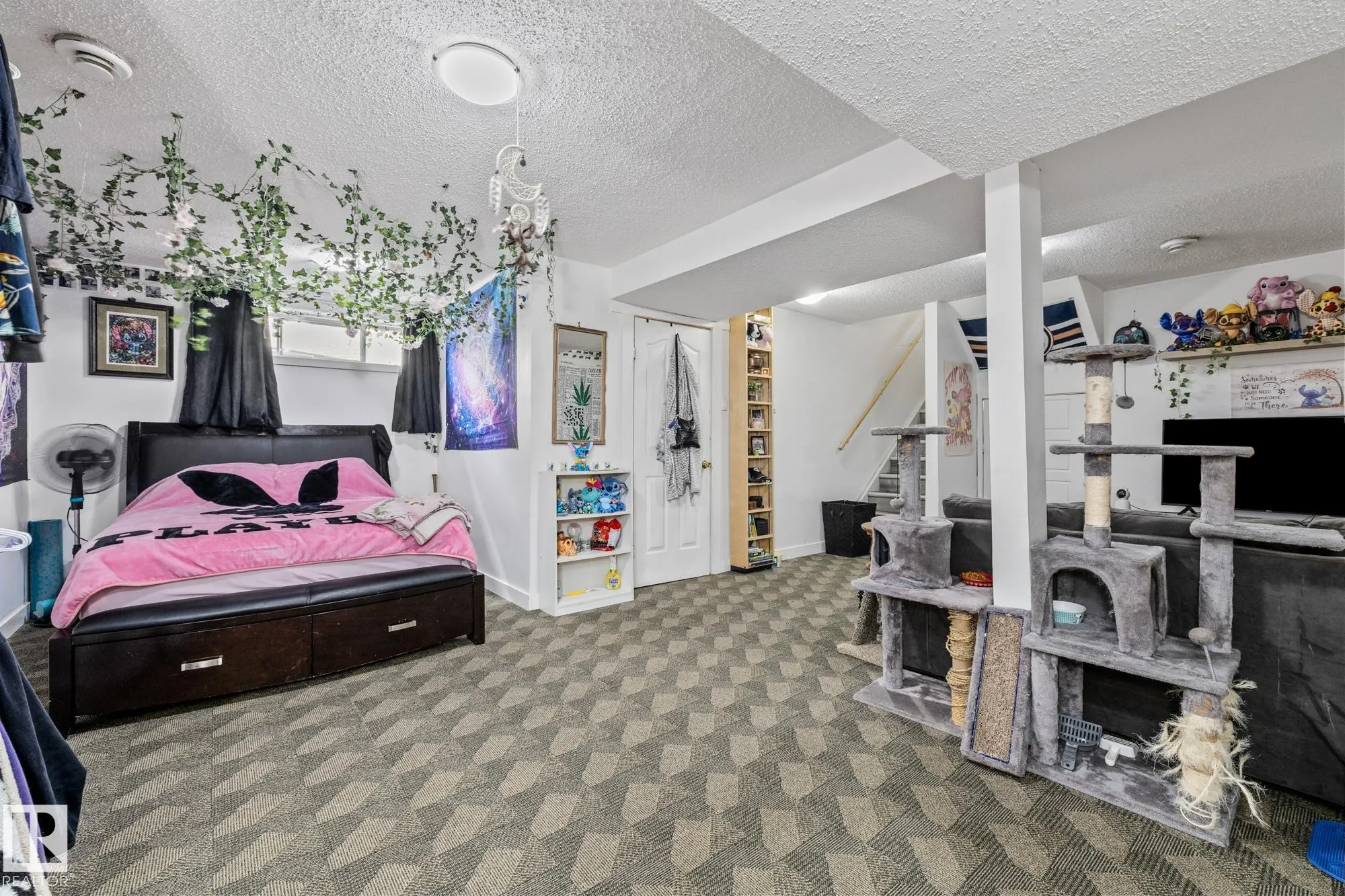329 RIVER Point
