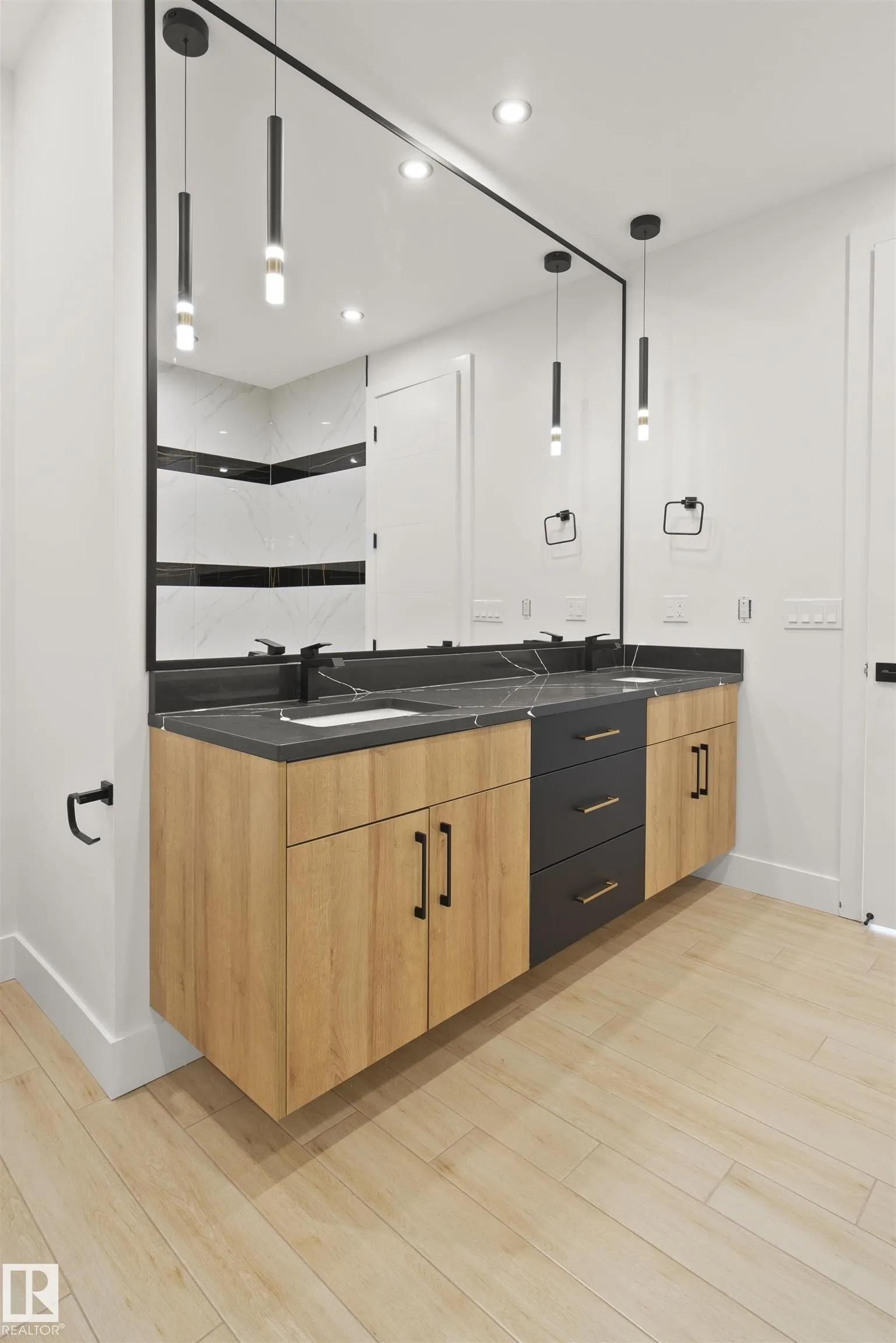 92 Eldridge Point(e)