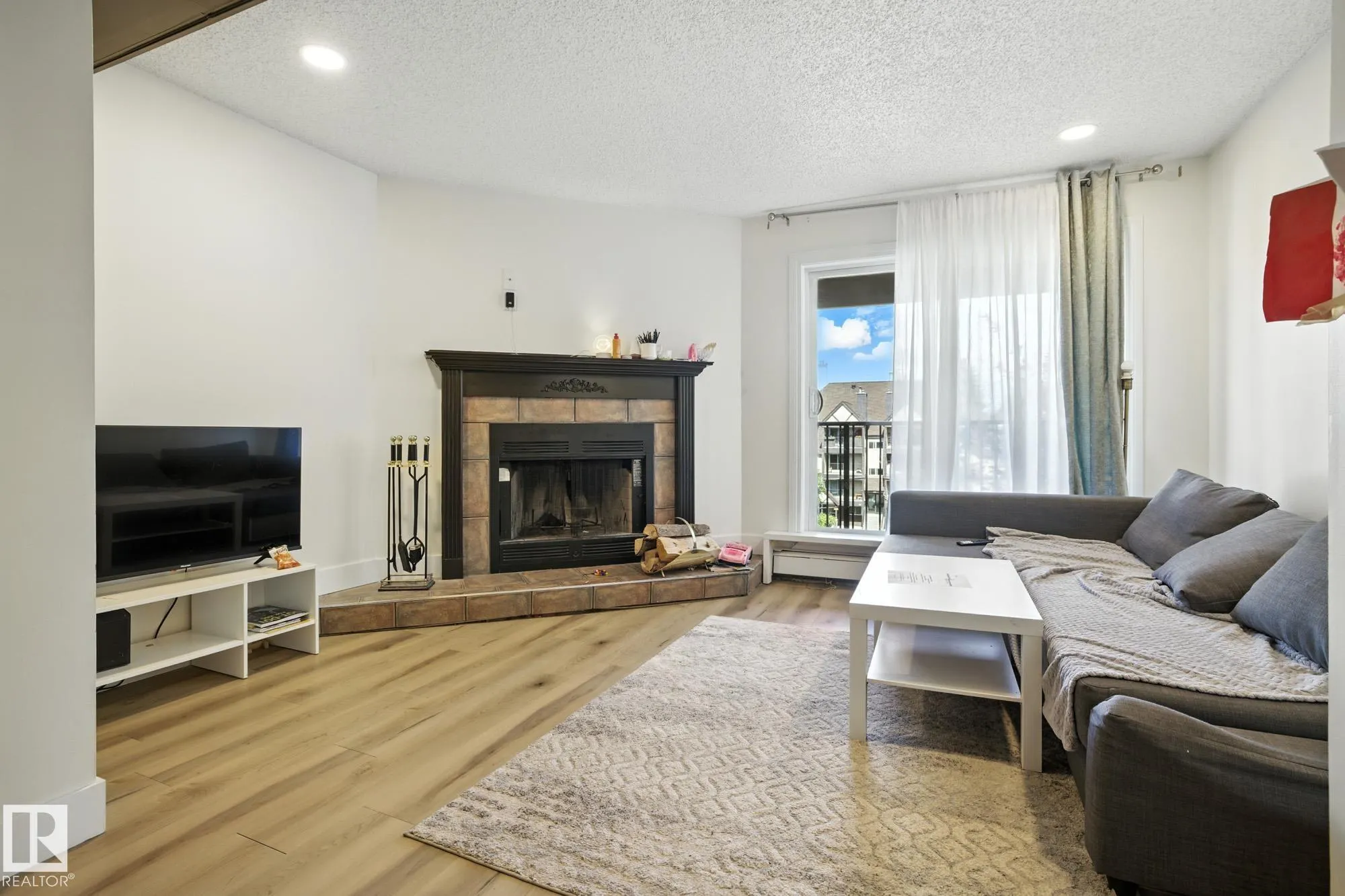 9043 TUDOR Glen