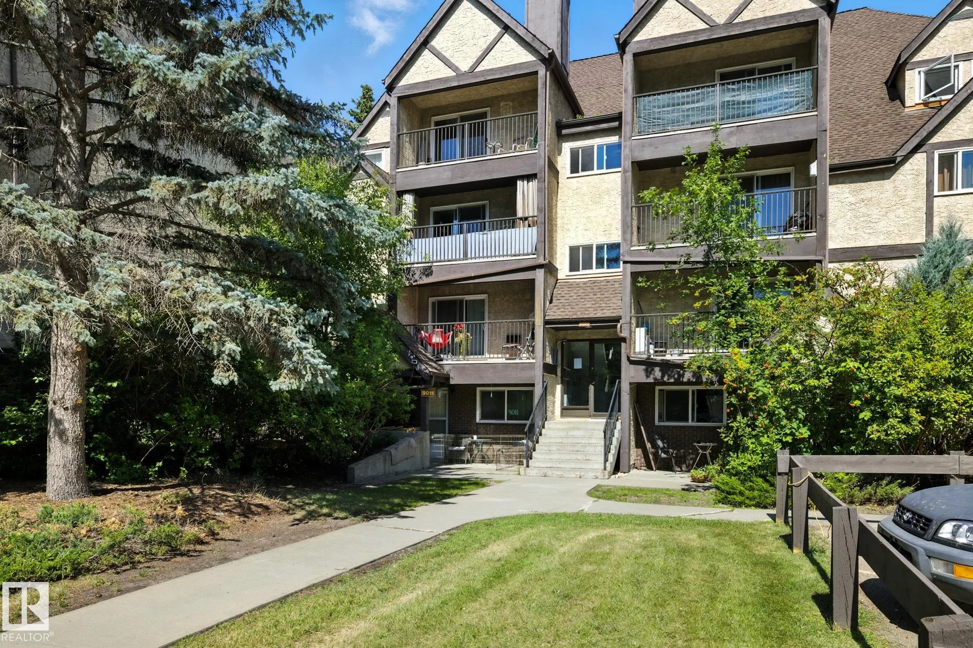 9043 TUDOR Glen