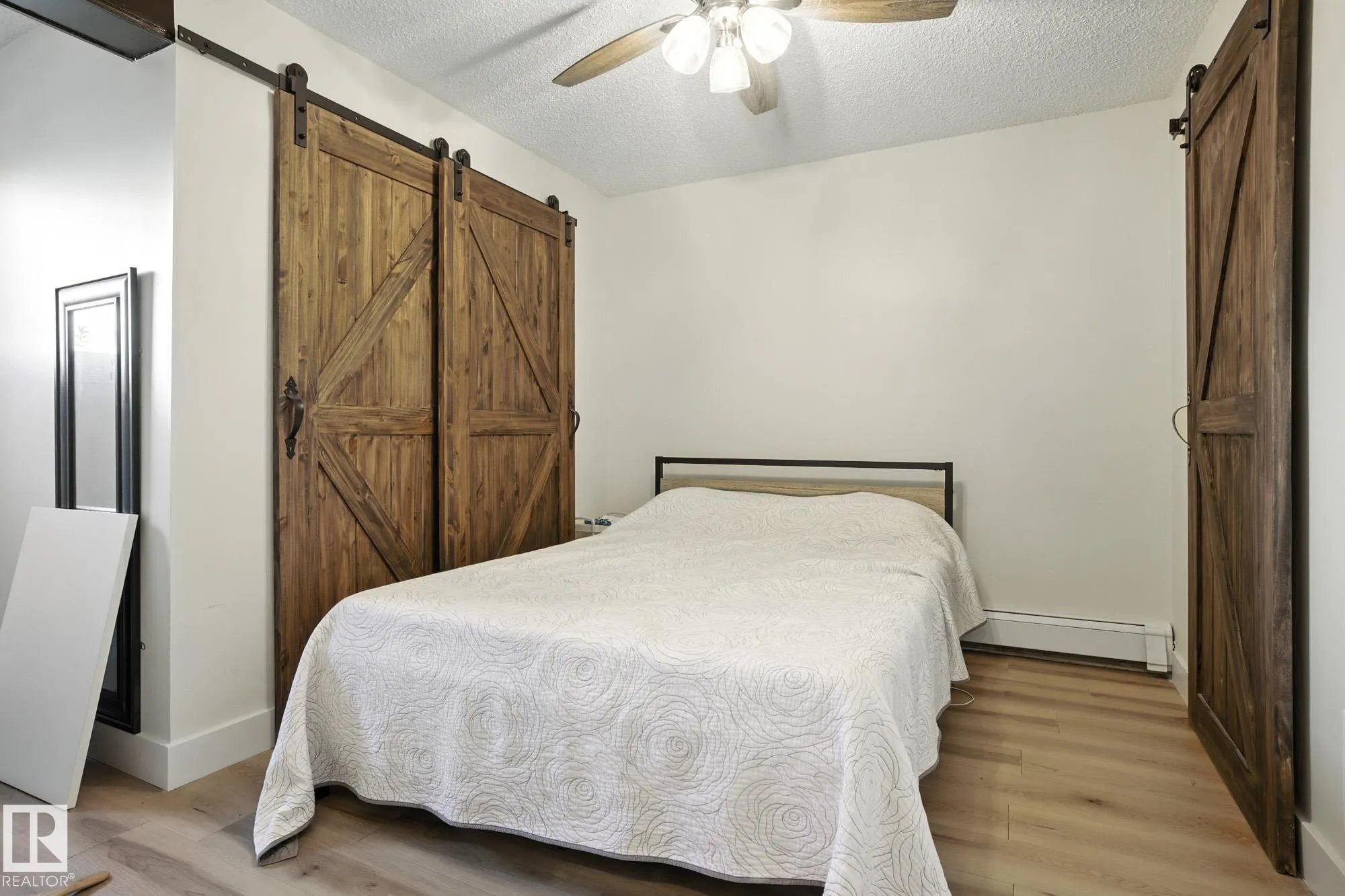 9043 TUDOR Glen