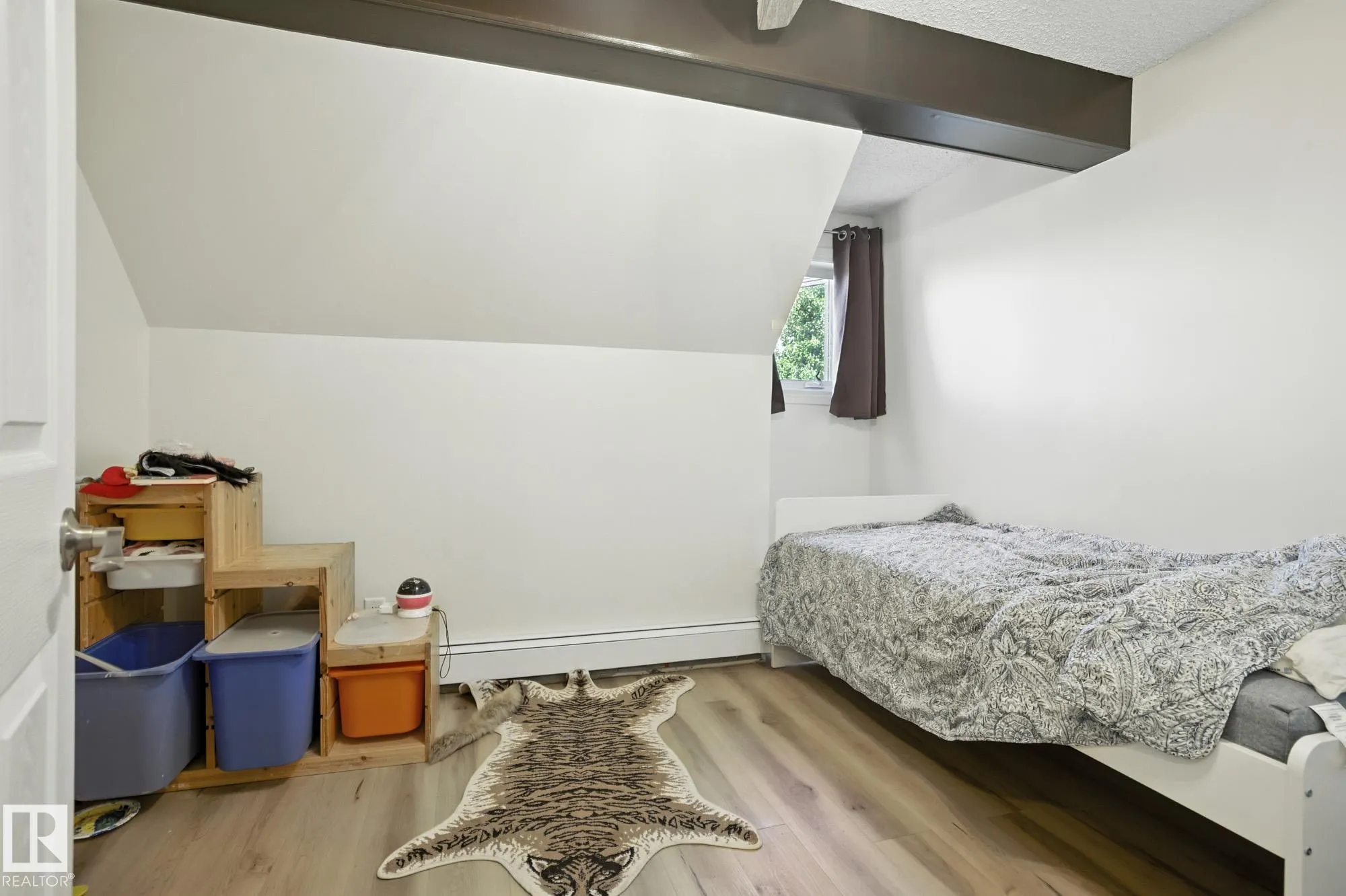 9043 TUDOR Glen