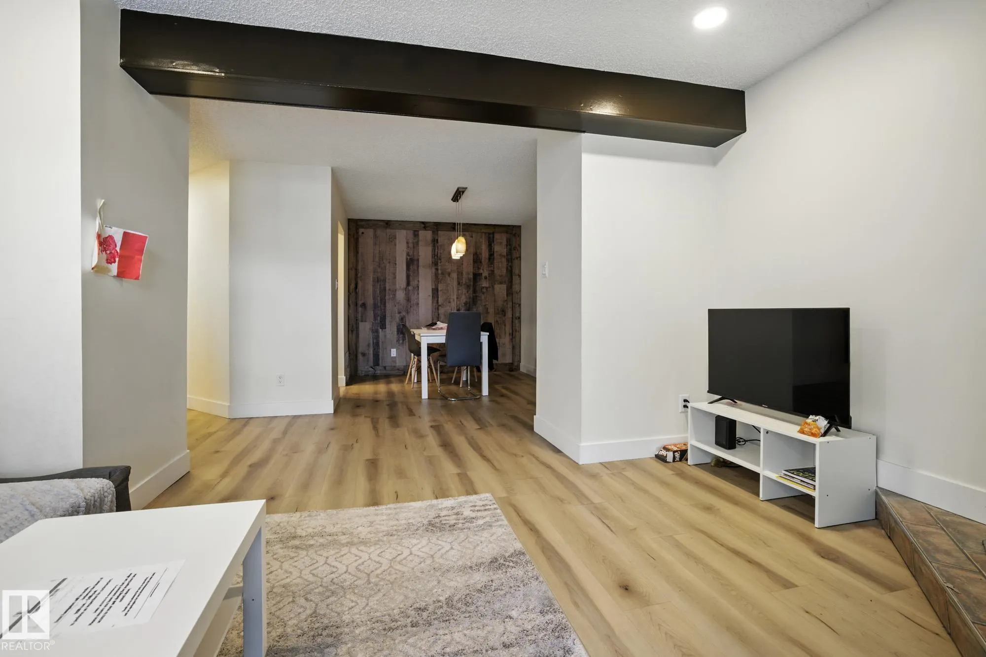 9043 TUDOR Glen