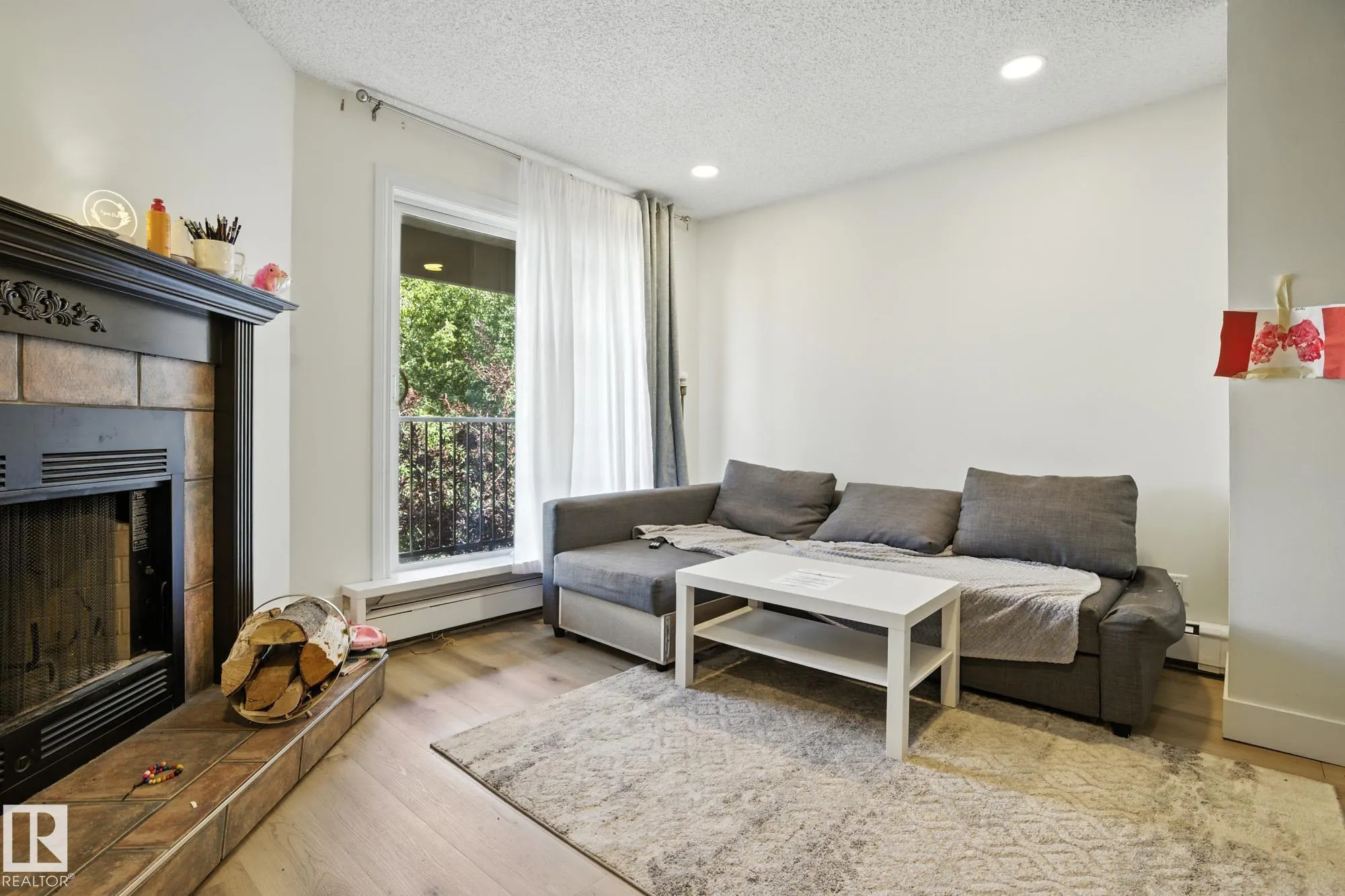 9043 TUDOR Glen