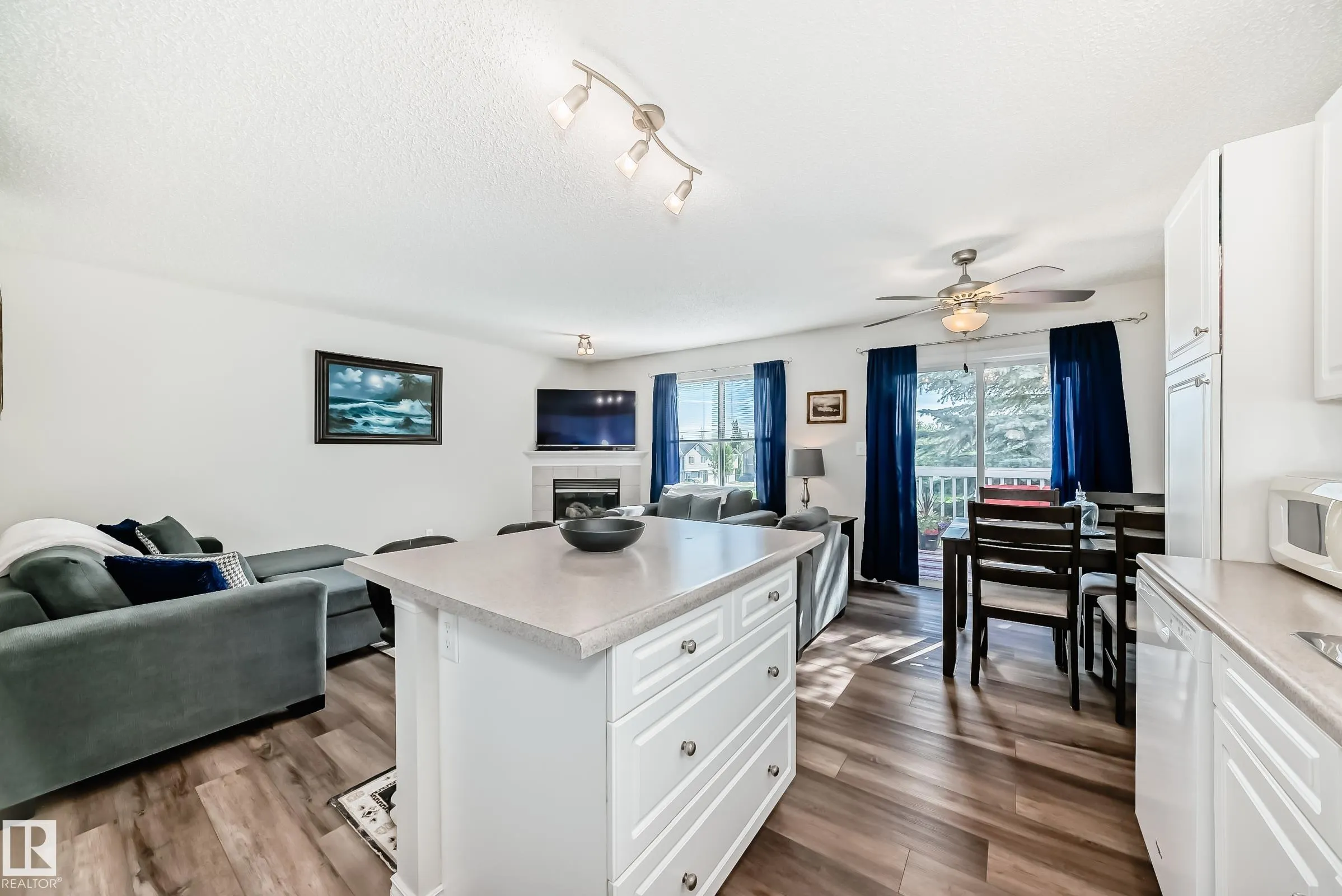 115 CHESTERMERE Drive