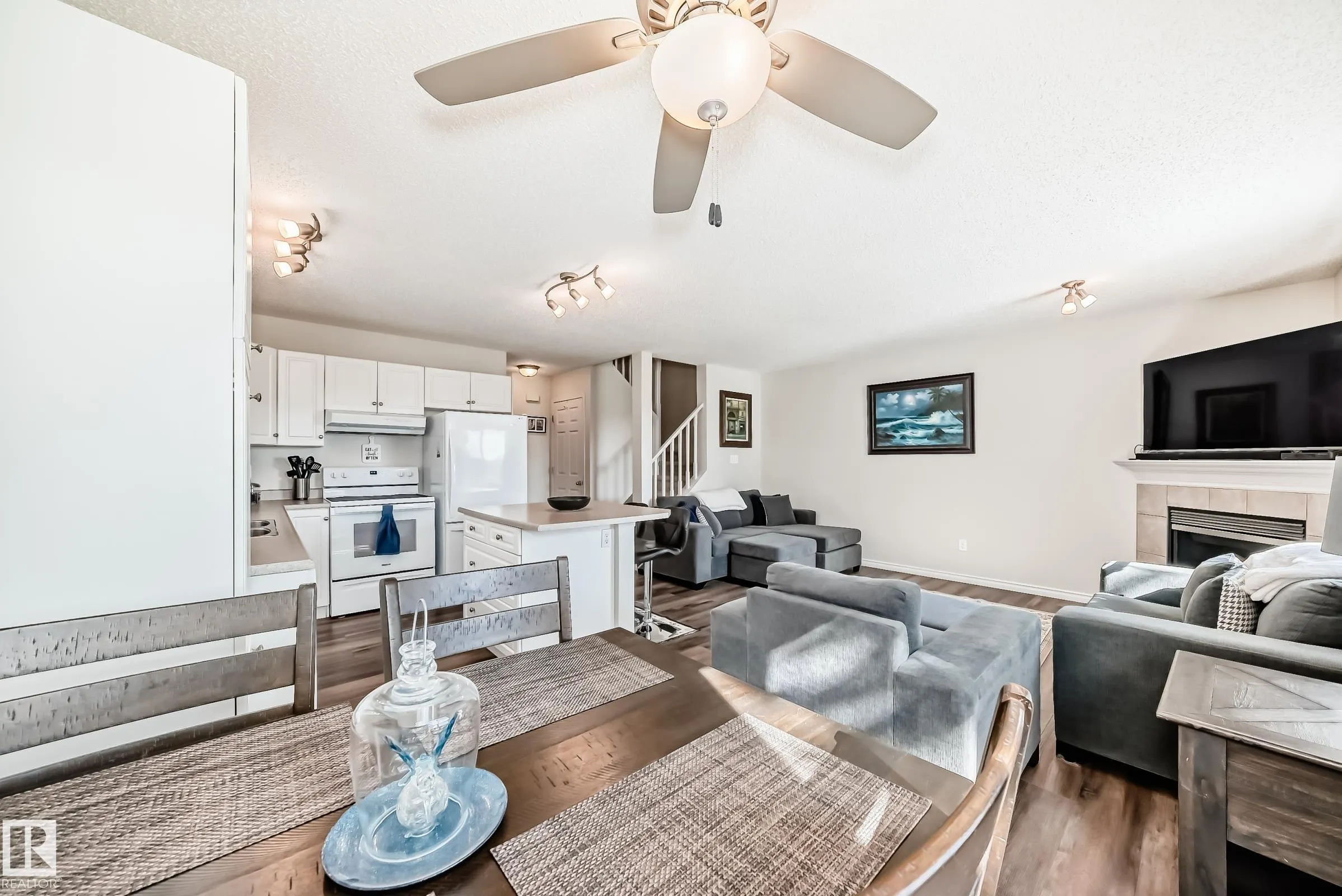 115 CHESTERMERE Drive