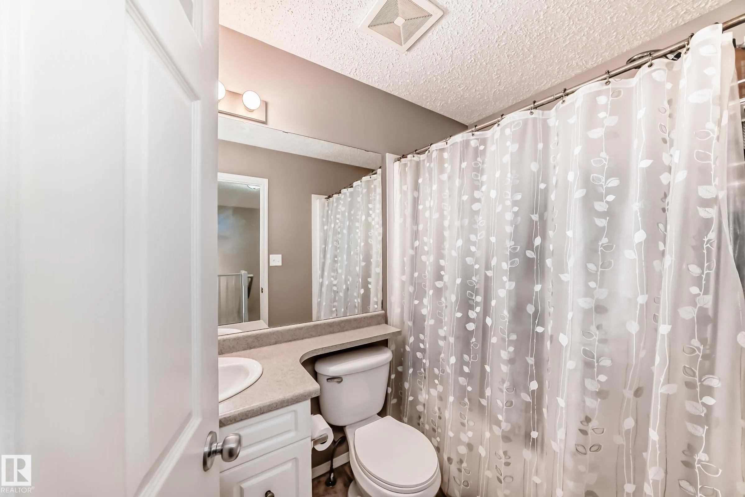 115 CHESTERMERE Drive