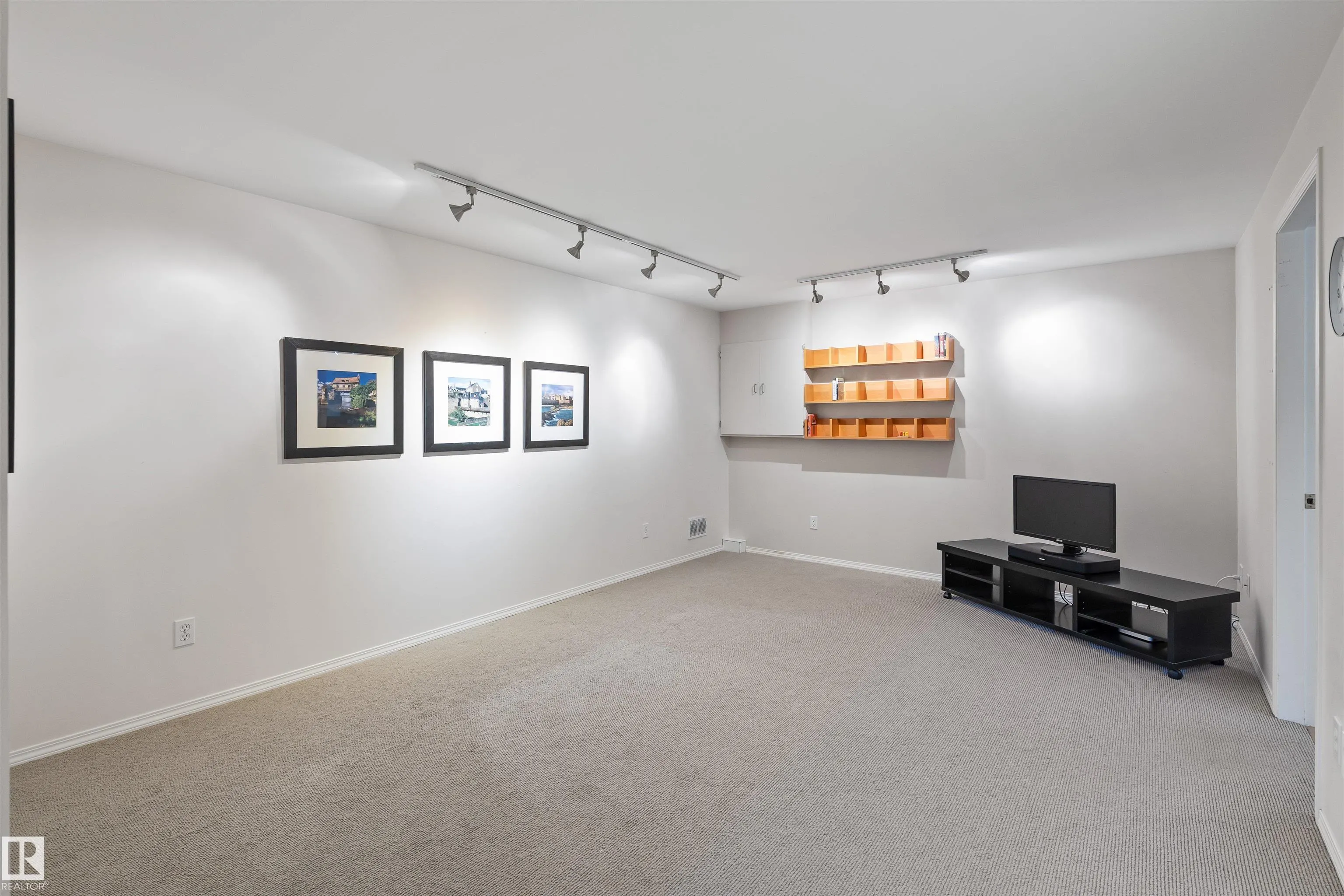 152 HERITAGE Drive