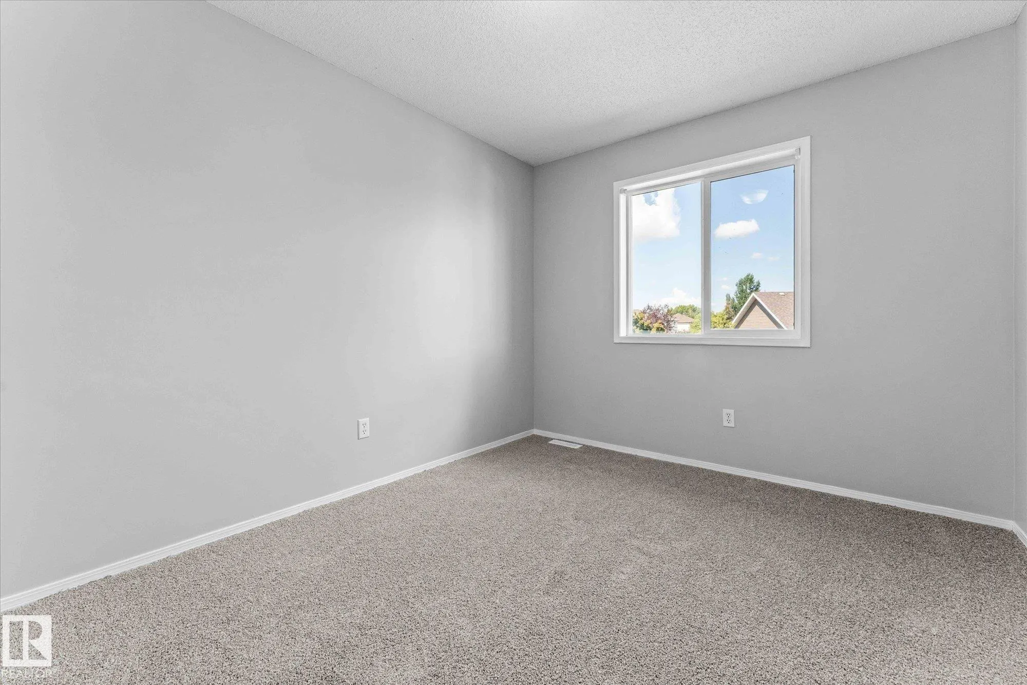 32 NEVIS Close