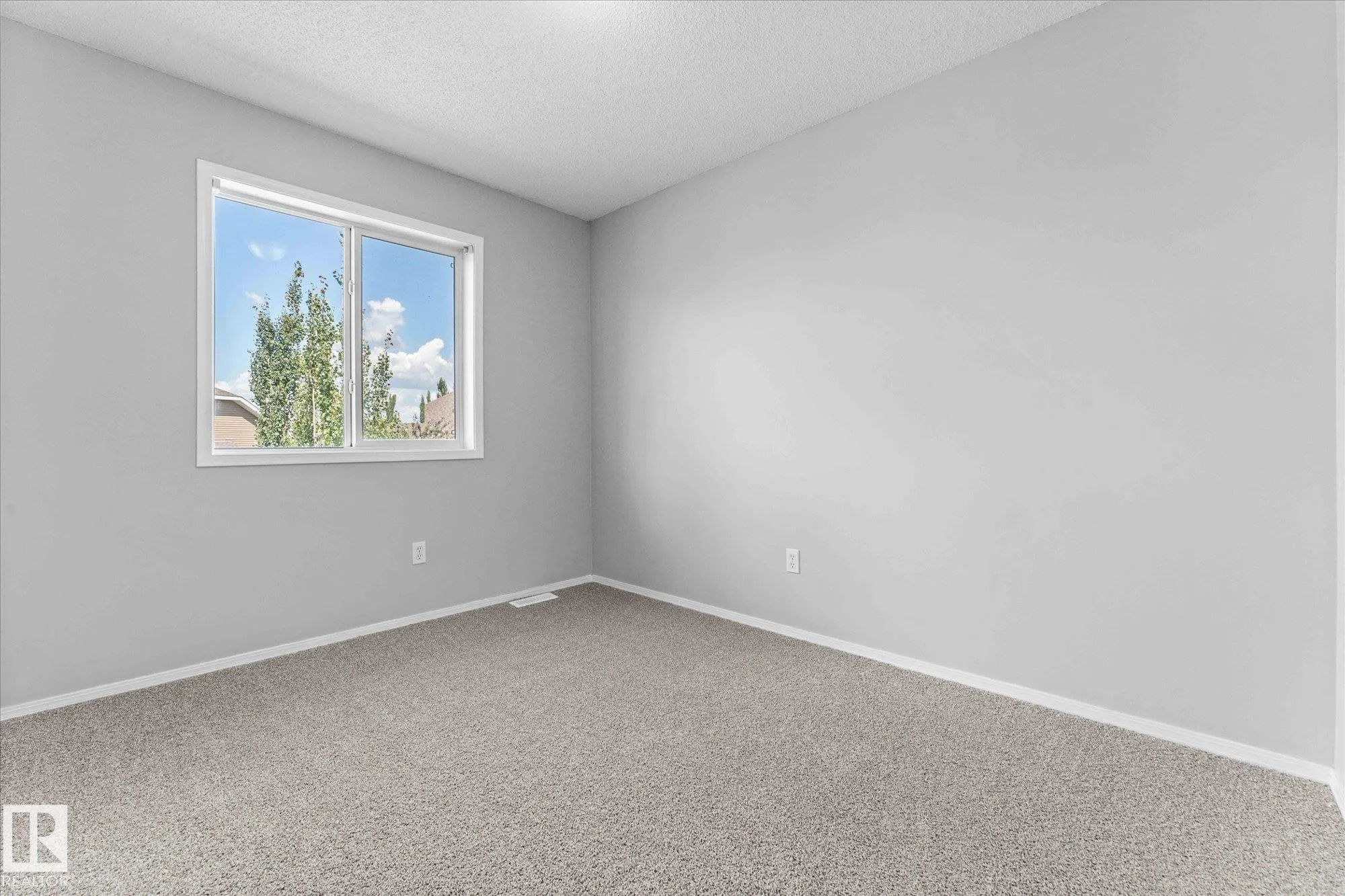 32 NEVIS Close