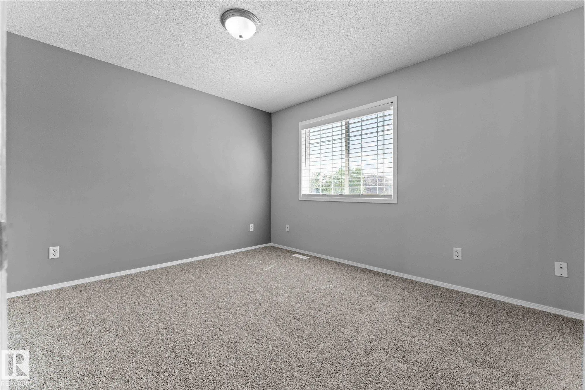 32 NEVIS Close