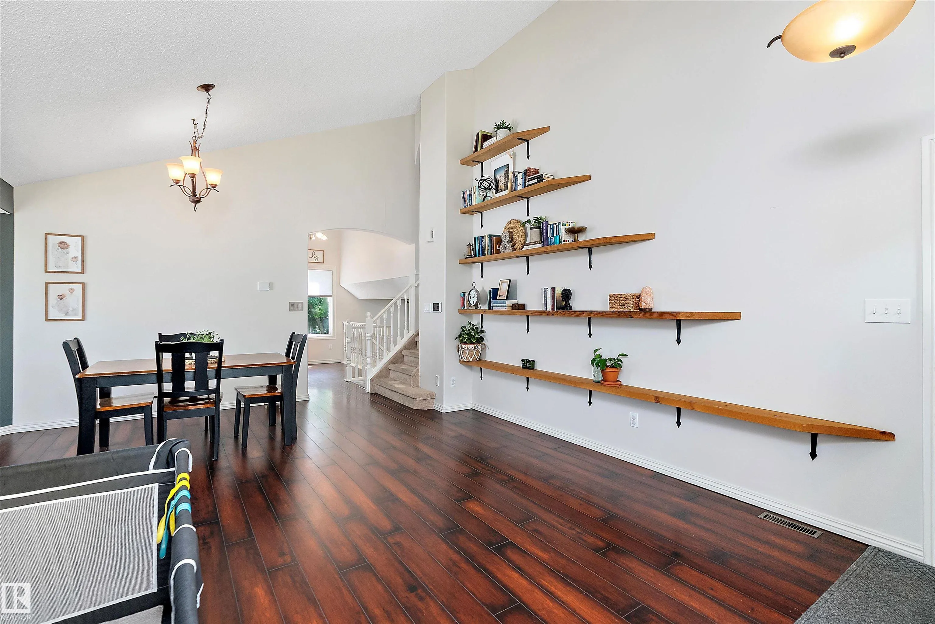 18 ORANGEWOOD Place