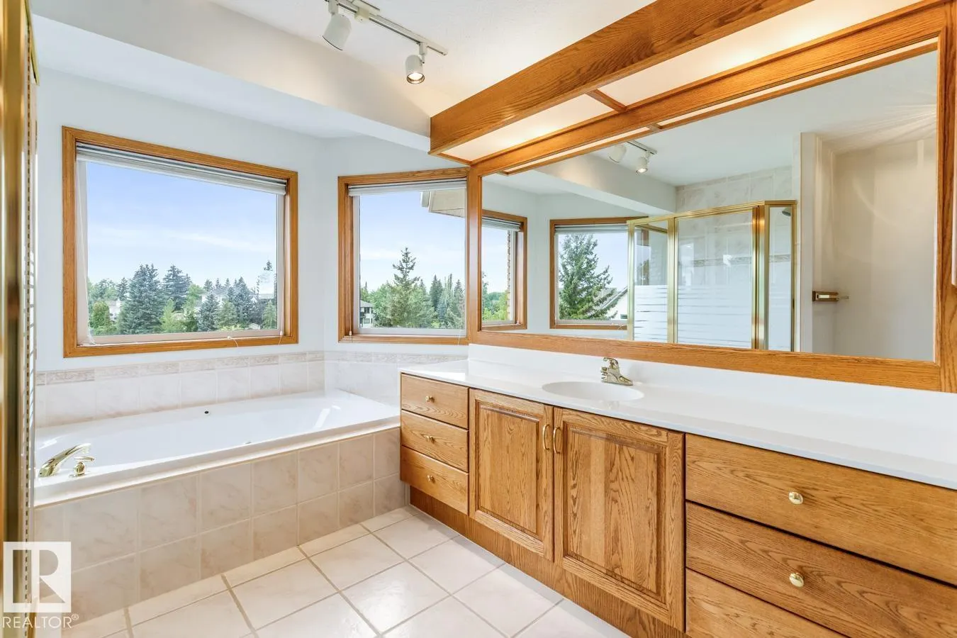 21 RIDGEBAY Place