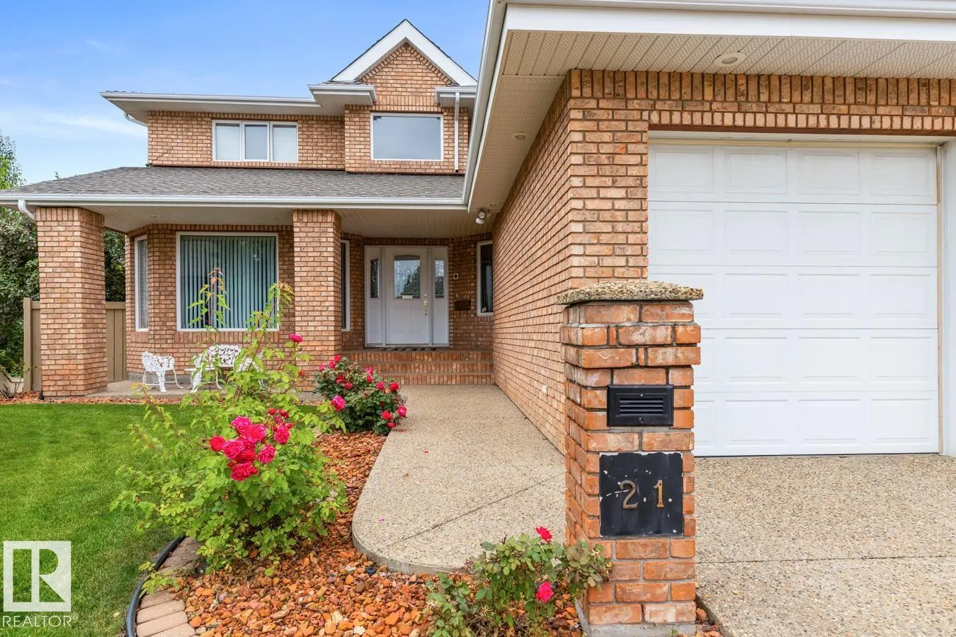 21 RIDGEBAY Place