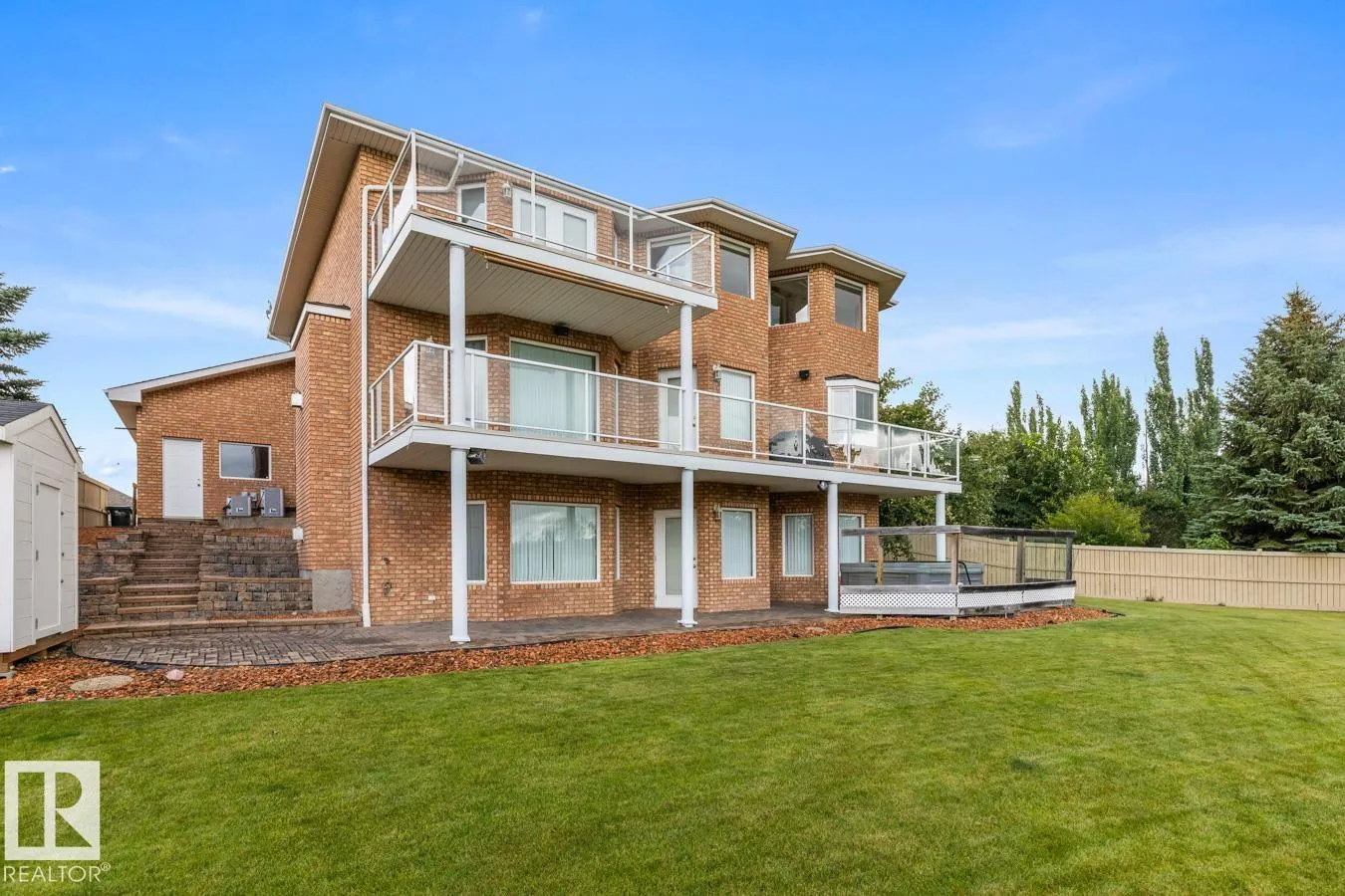 21 RIDGEBAY Place