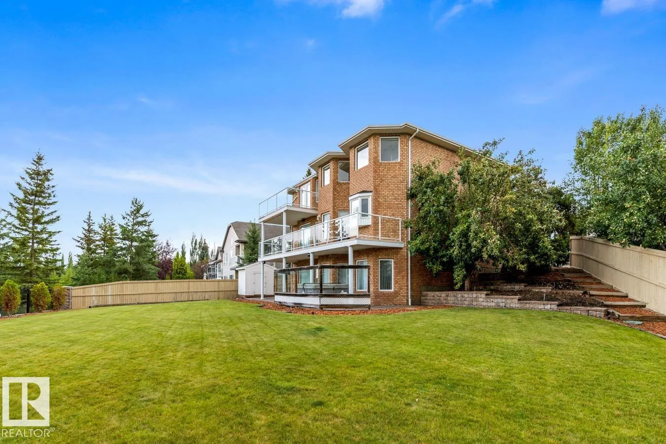 21 RIDGEBAY Place