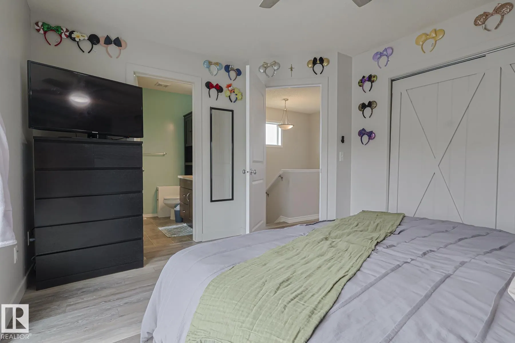 2 VANESSA Avenue
