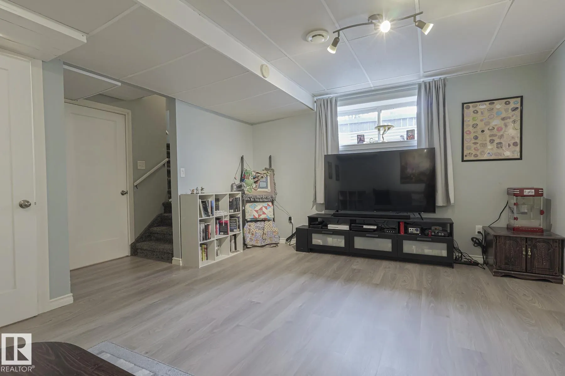 2 VANESSA Avenue