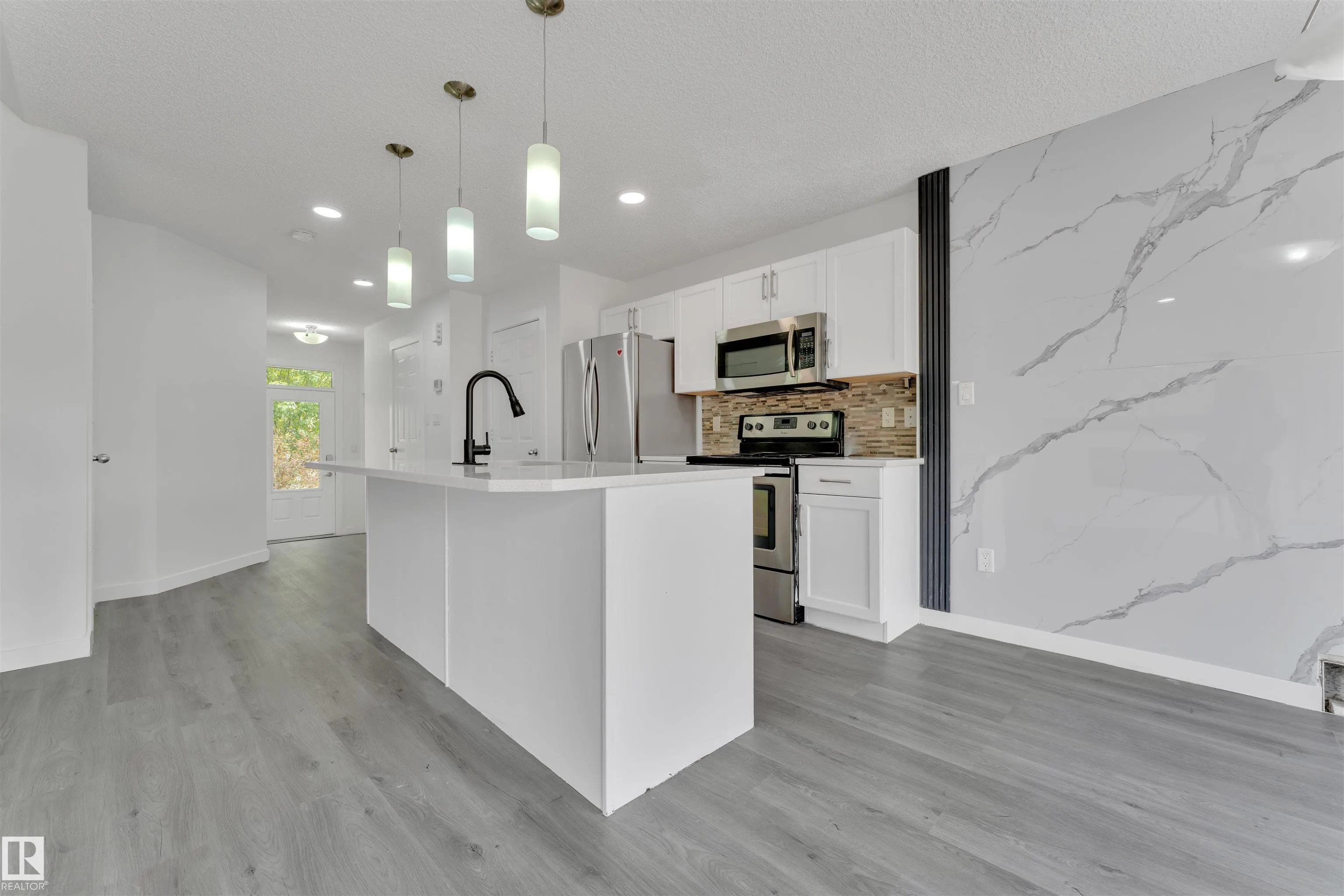 5405 CRABAPPLE Loop