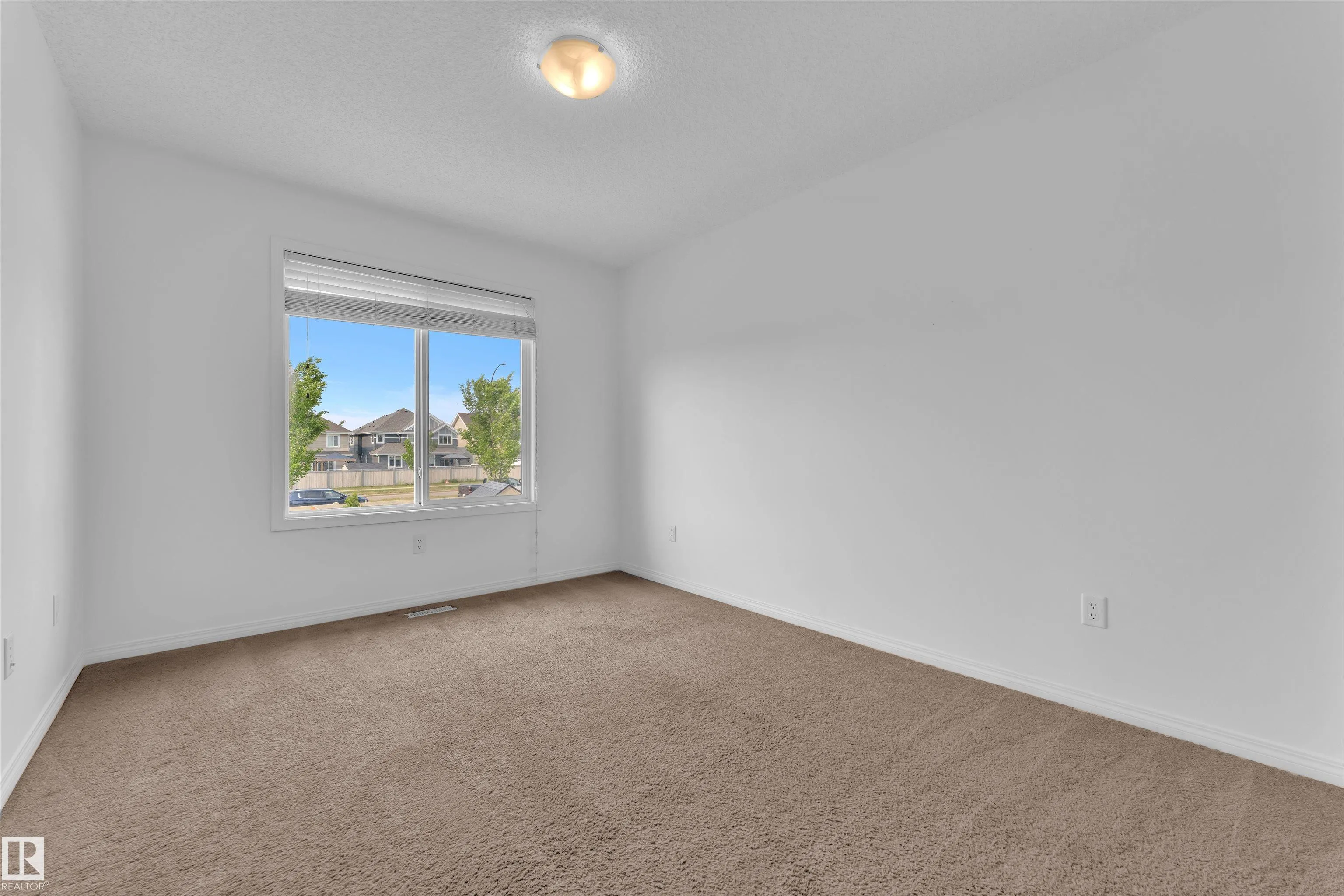 5405 CRABAPPLE Loop
