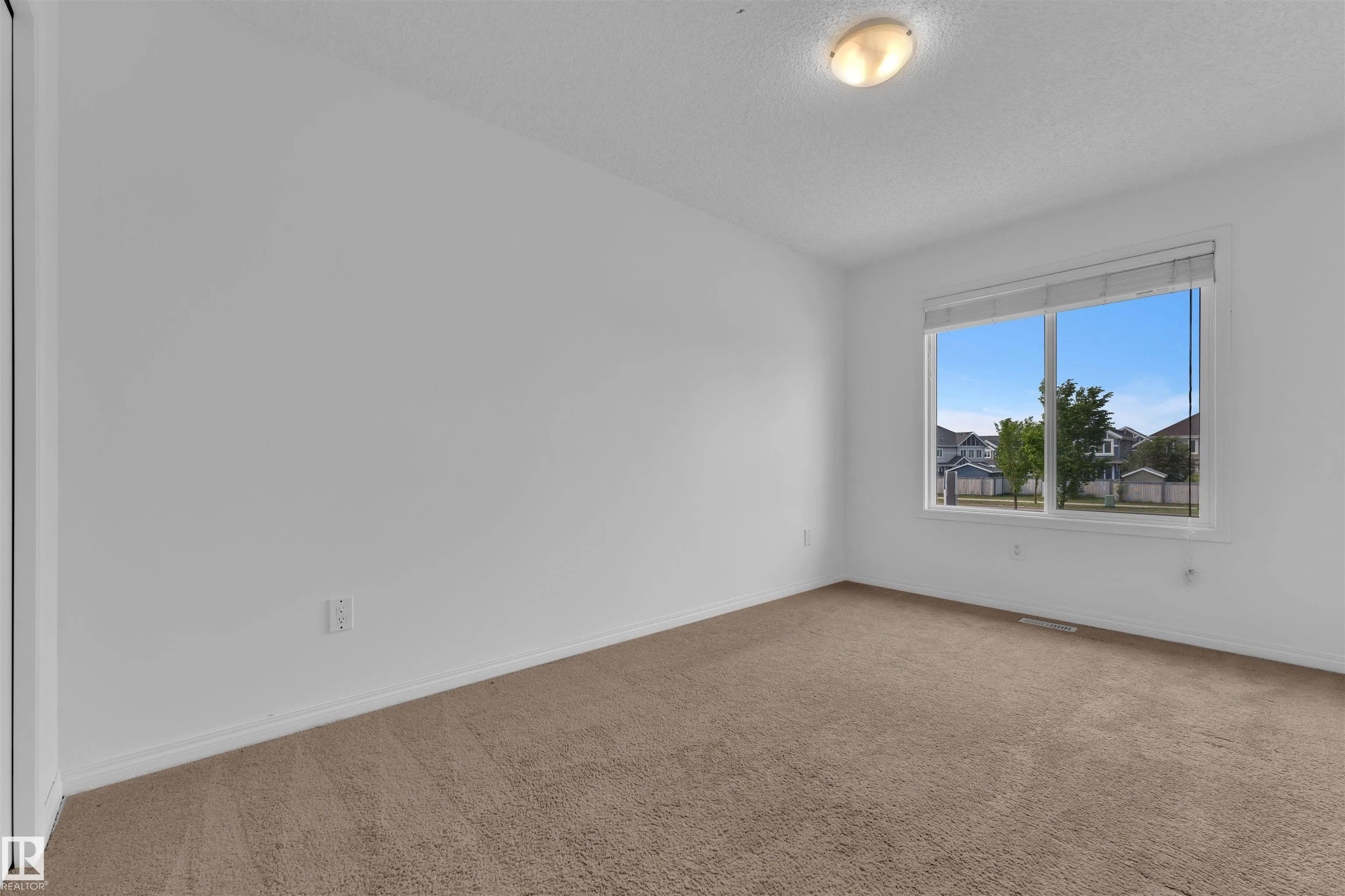 5405 CRABAPPLE Loop