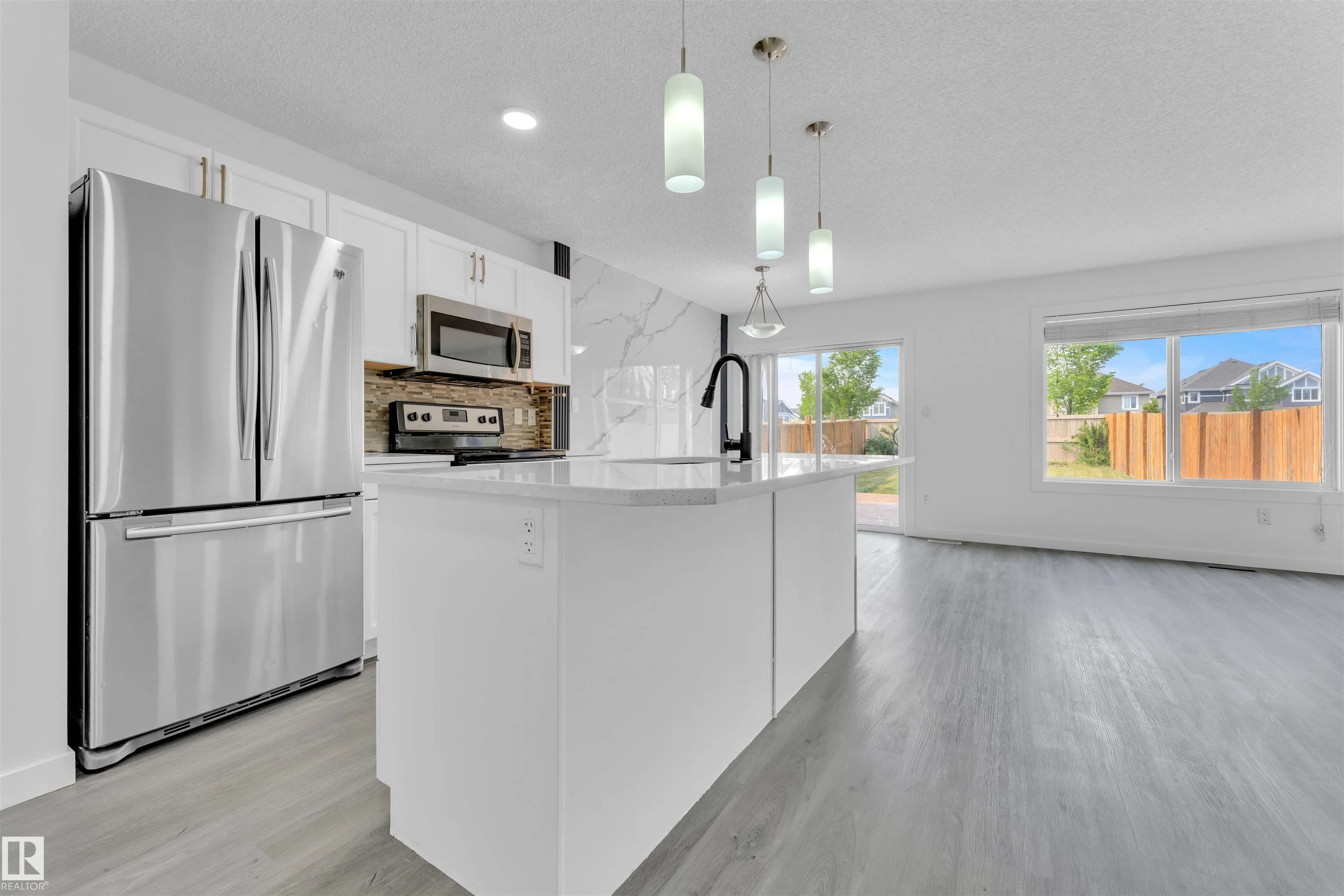 5405 CRABAPPLE Loop