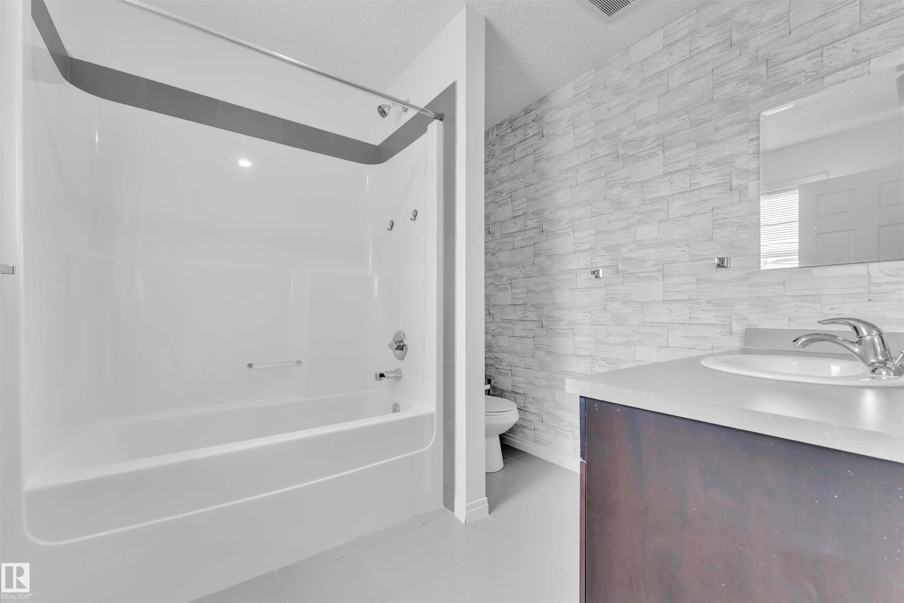 5405 CRABAPPLE Loop