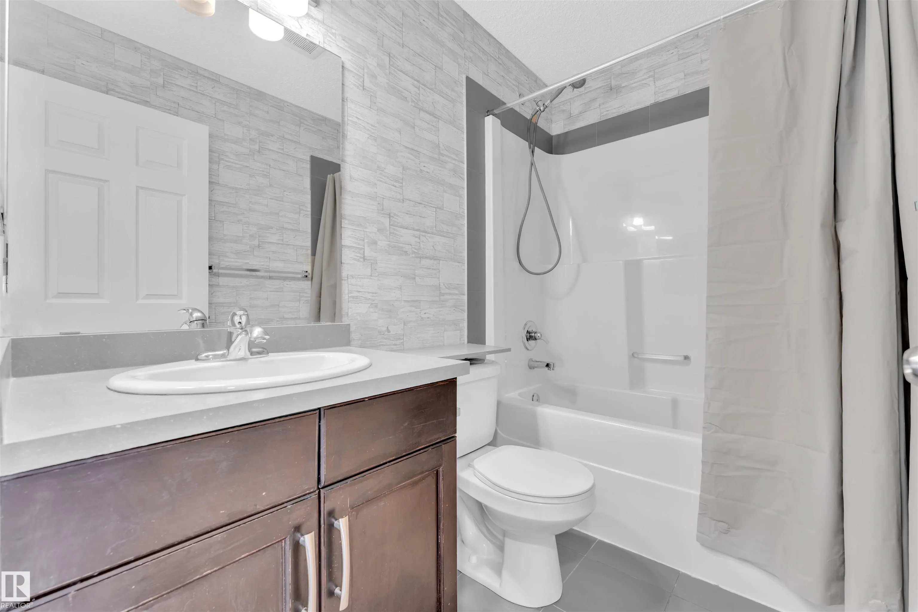 5405 CRABAPPLE Loop