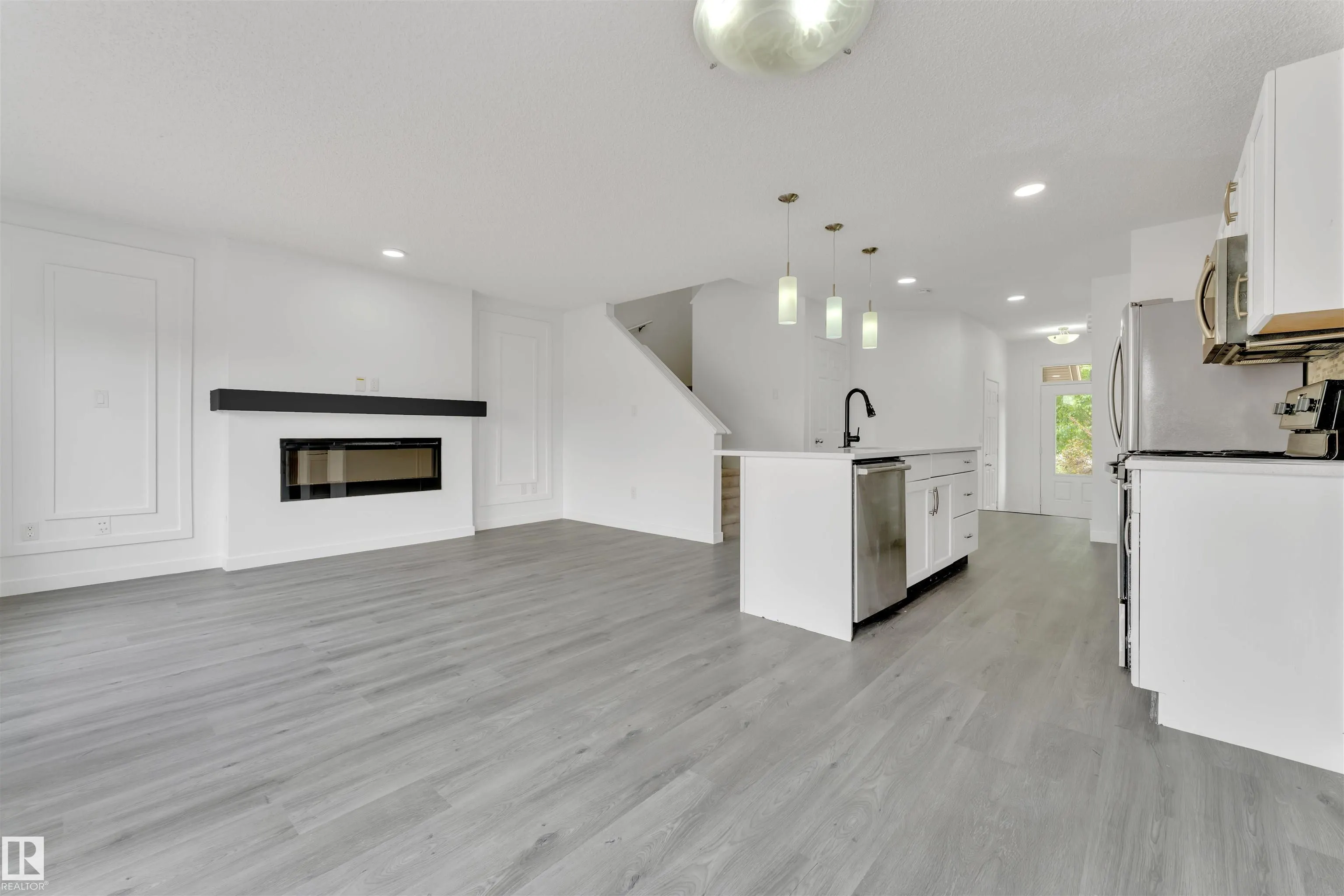 5405 CRABAPPLE Loop