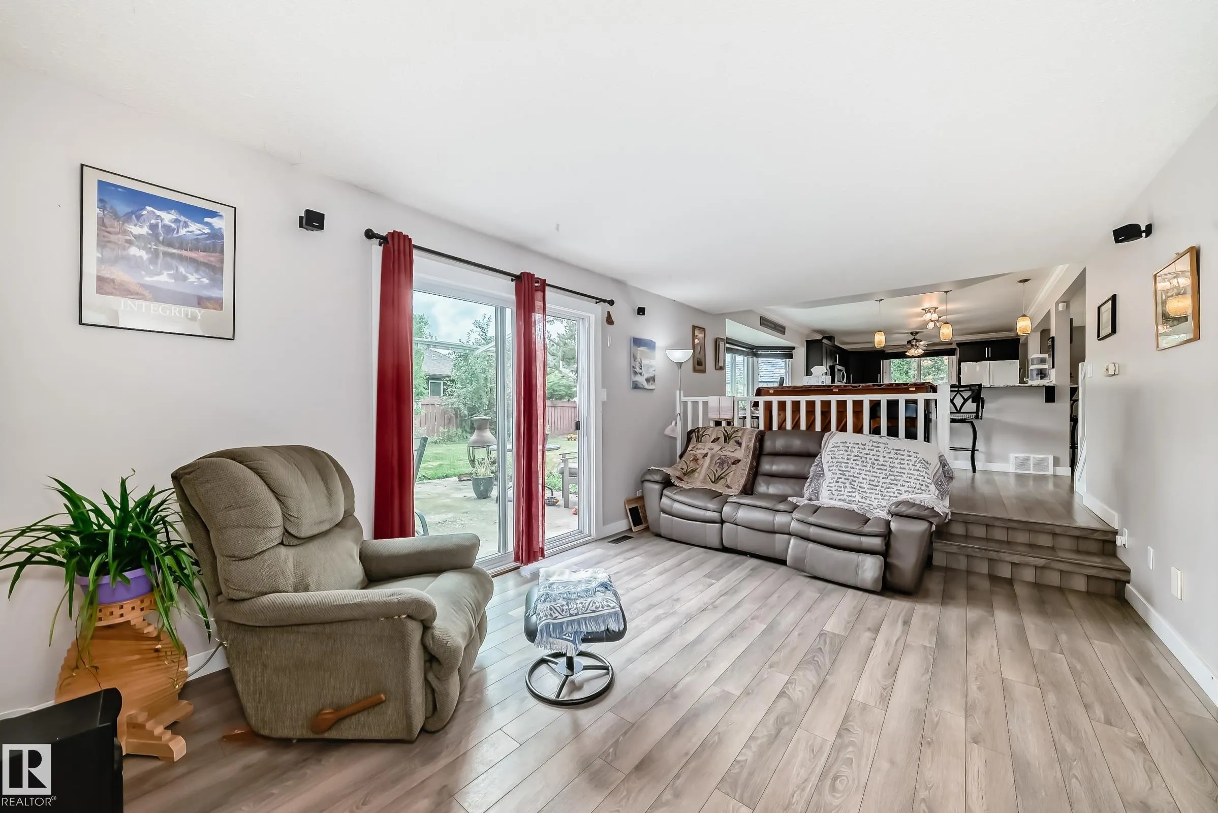 10 Abbey Crescent