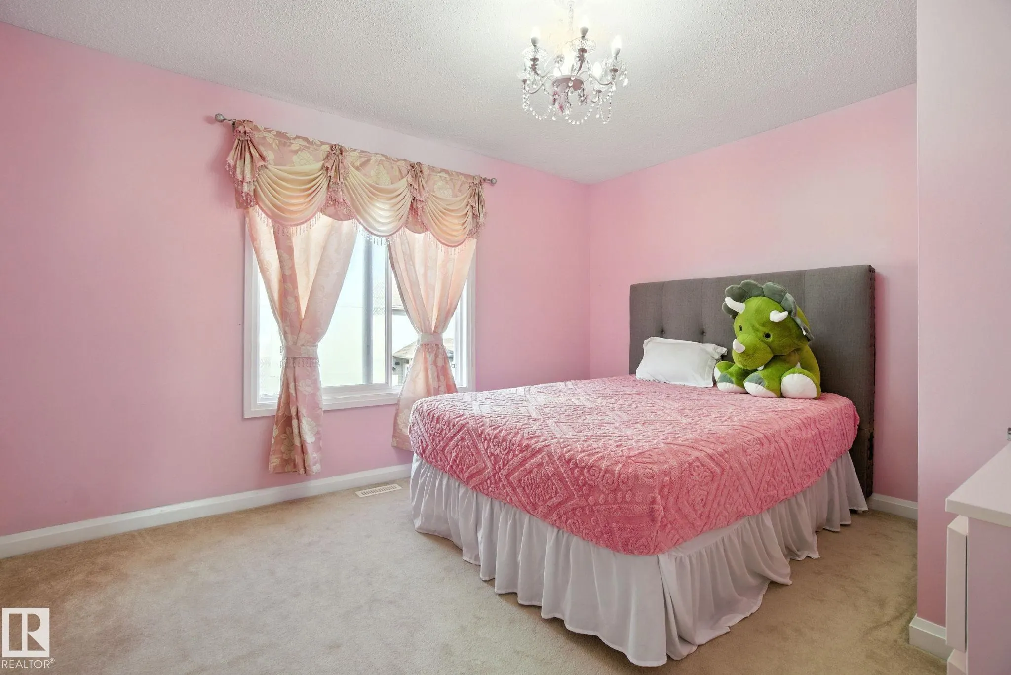 478 AINSLIE Crescent